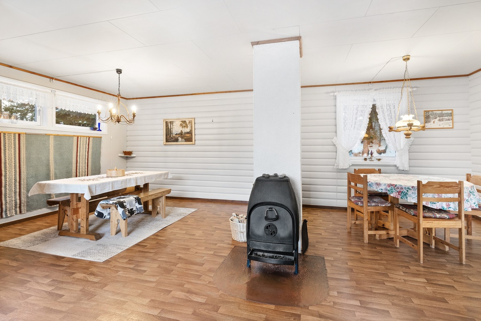 God romfølelse med åpen planløsning Galleribilde