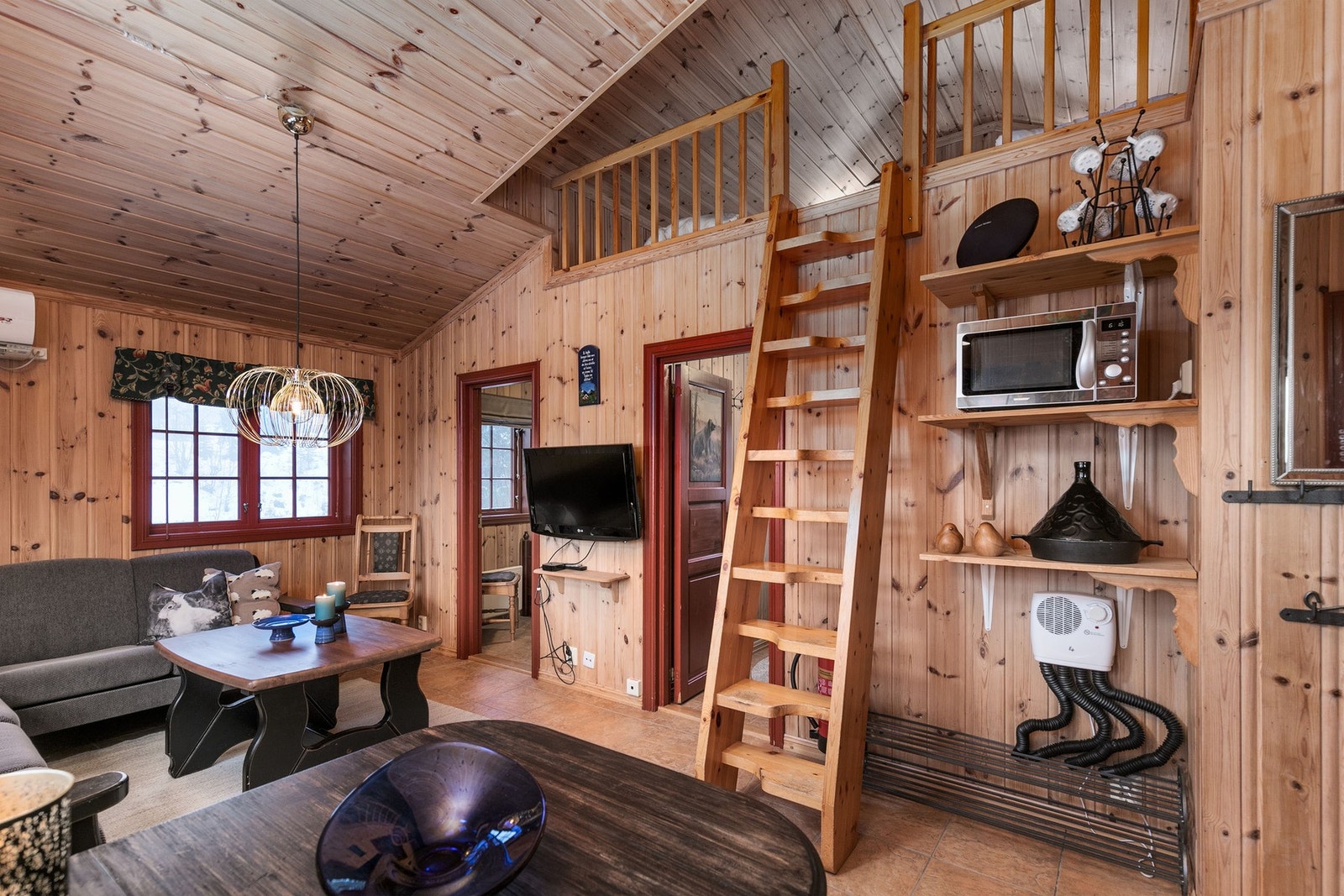 Trapp opp til praktisk hems Galleribilde