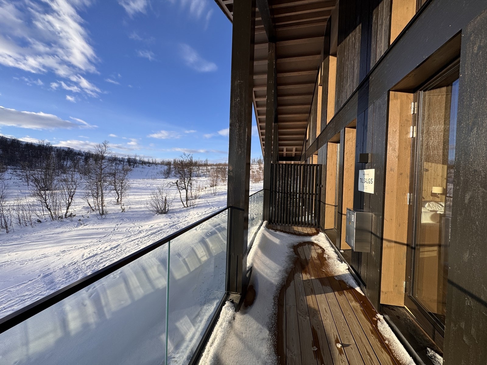 Solrik terrasse (naboleiligheten) Galleribilde