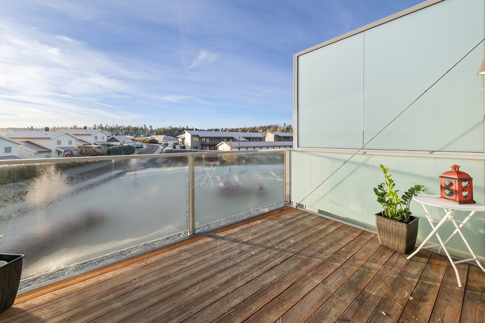 Ca. 9 m² vestvendt balkong Galleribilde