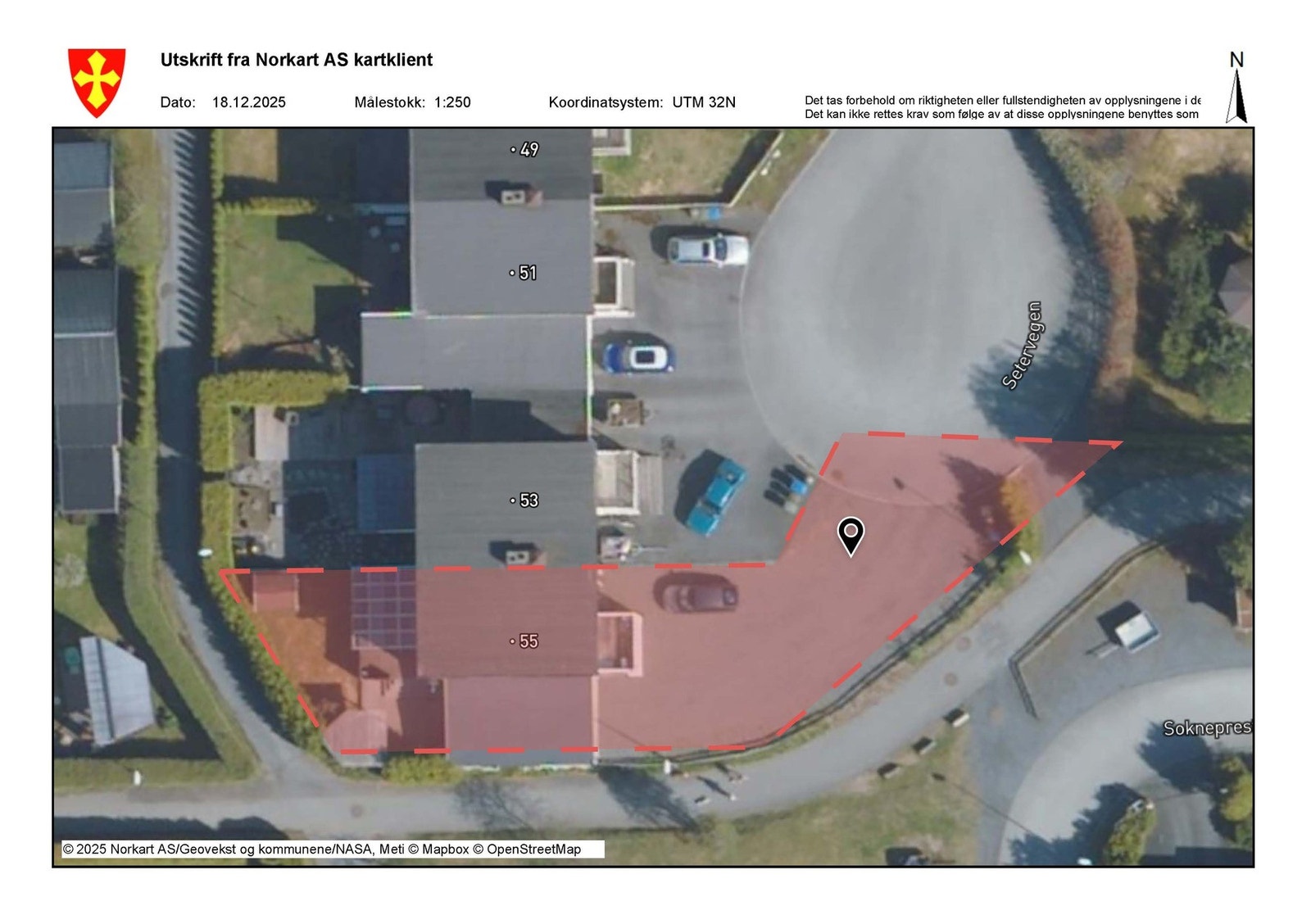 Romslig tomt med stor gårdsplass. Galleribilde