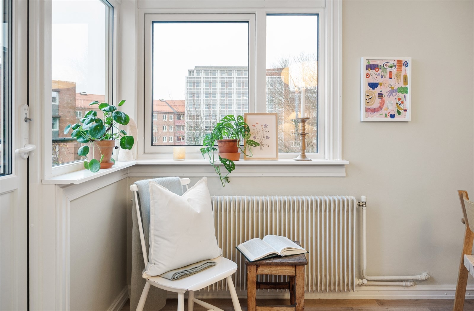 Vinduene i stuen er fra 2020 og har 3-lags isolerglass som gir god isolasjon. Galleribilde