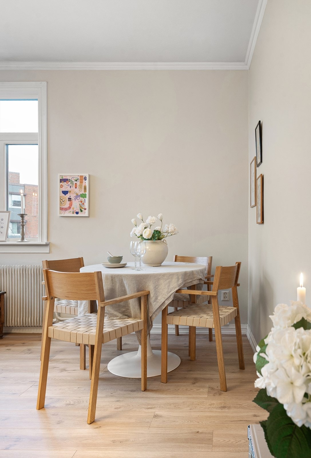 Oppvarming med vannbåren varme via radiatorer er inkludert i felleskostnadene. Galleribilde