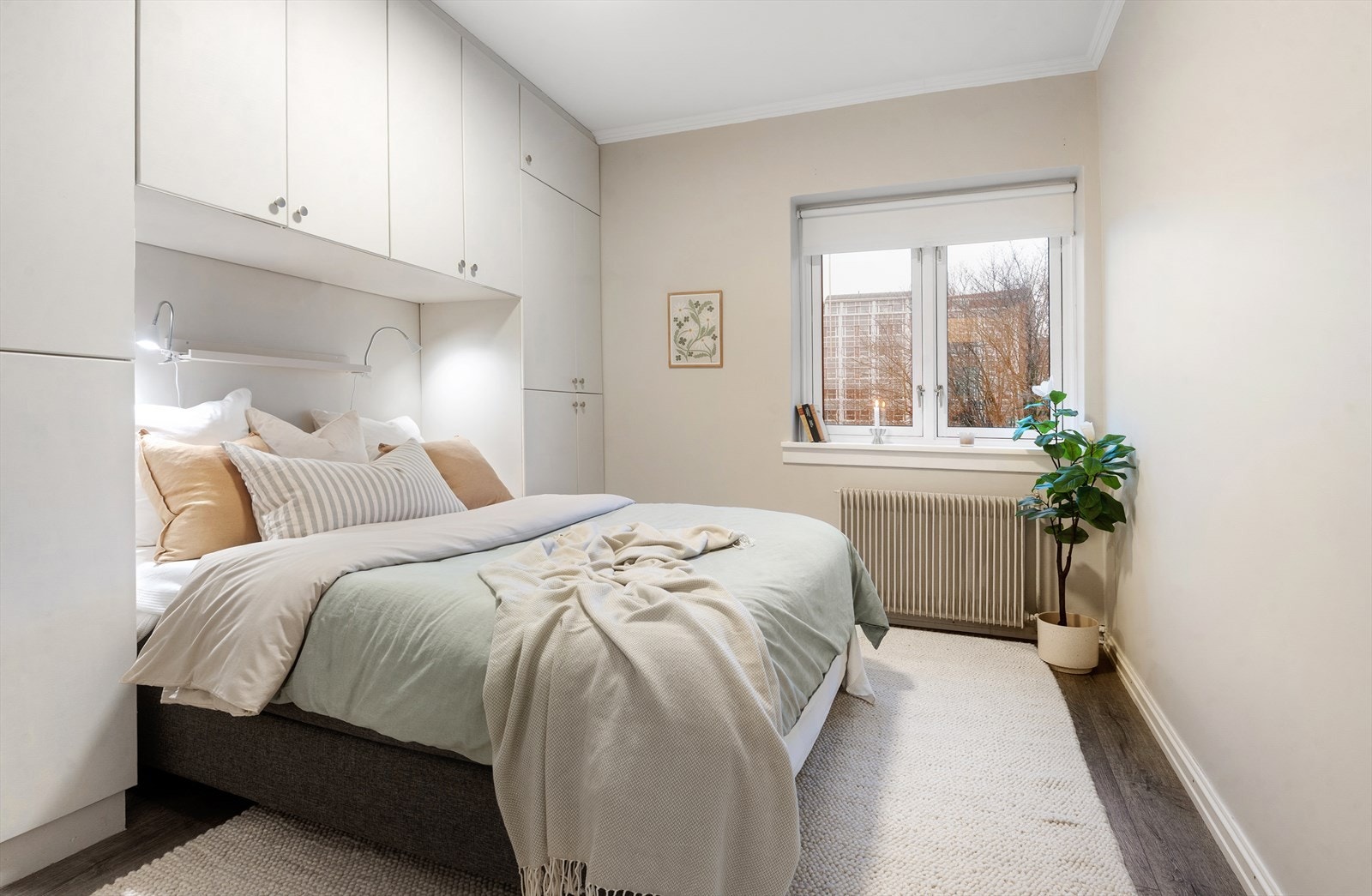 Soverommet har god plass til dobbeltseng og en plassbygd garderobeløsning. Galleribilde