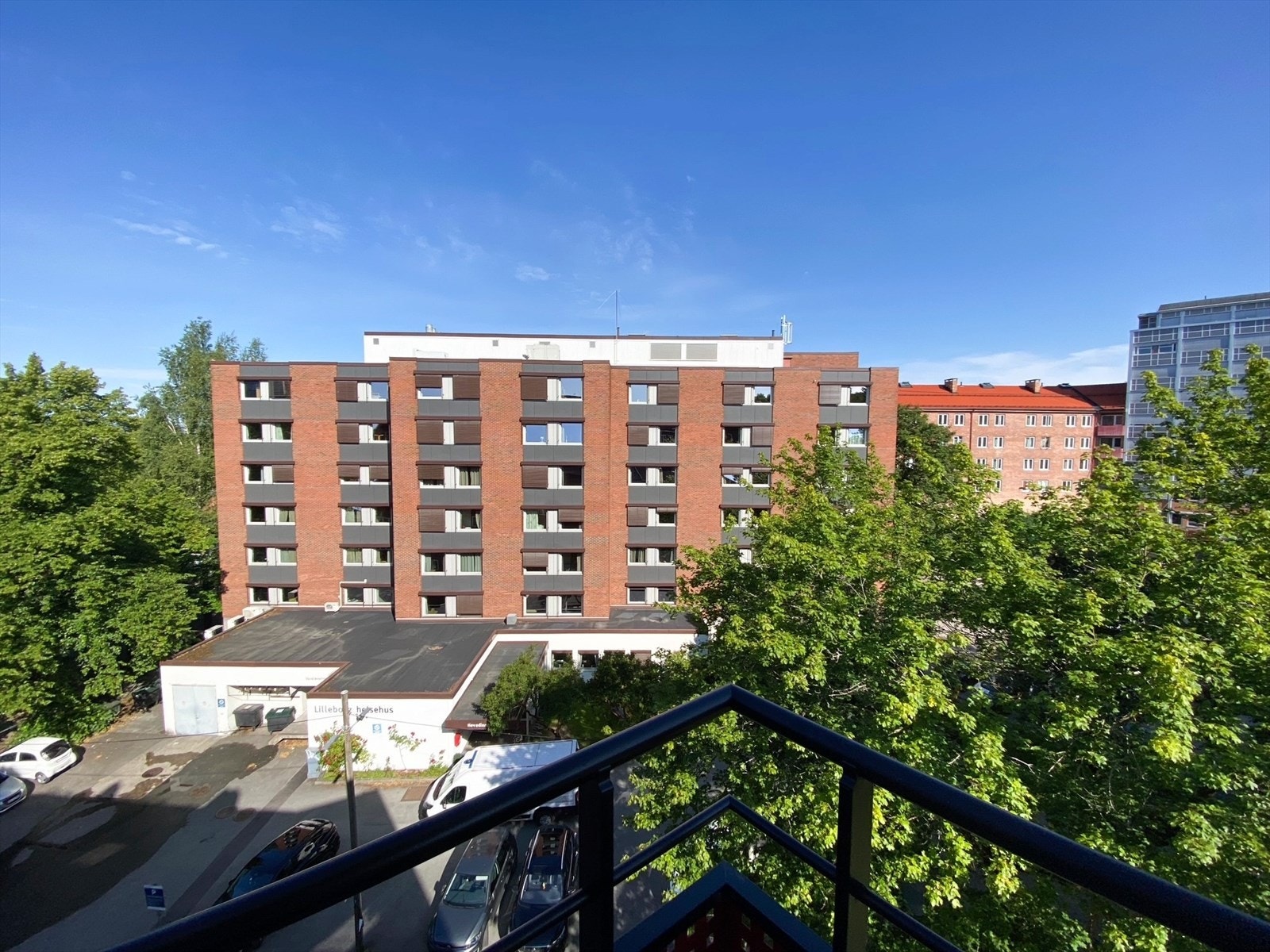 Hverdagslogistikken er enkel med Kiwi, Rema 1000 og Bunnpris i umiddelbar nærhet. Galleribilde