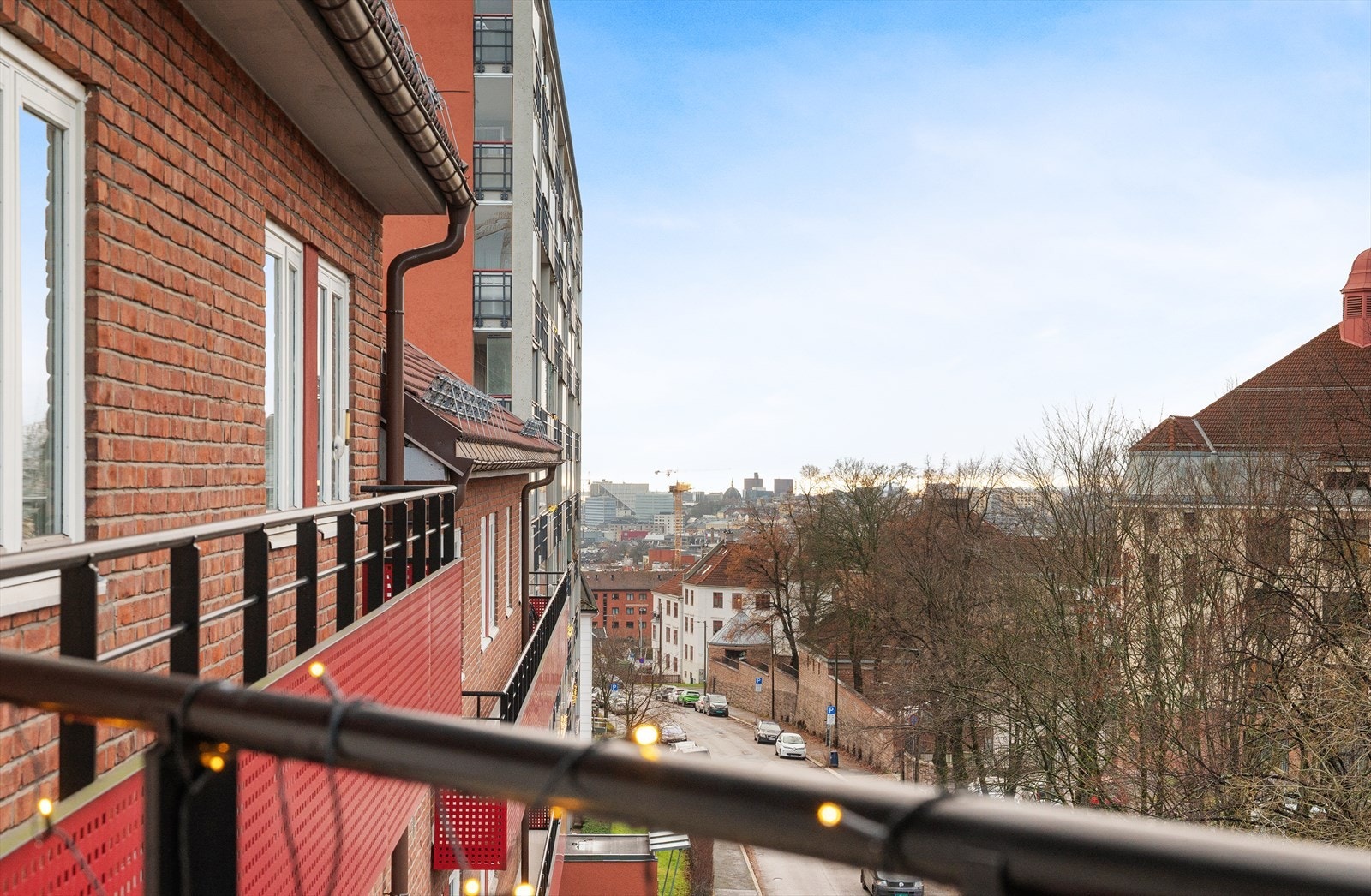 Carl Berner, et knutepunkt for kollektivtrafikk, ligger kun få minutters gange unna. Galleribilde