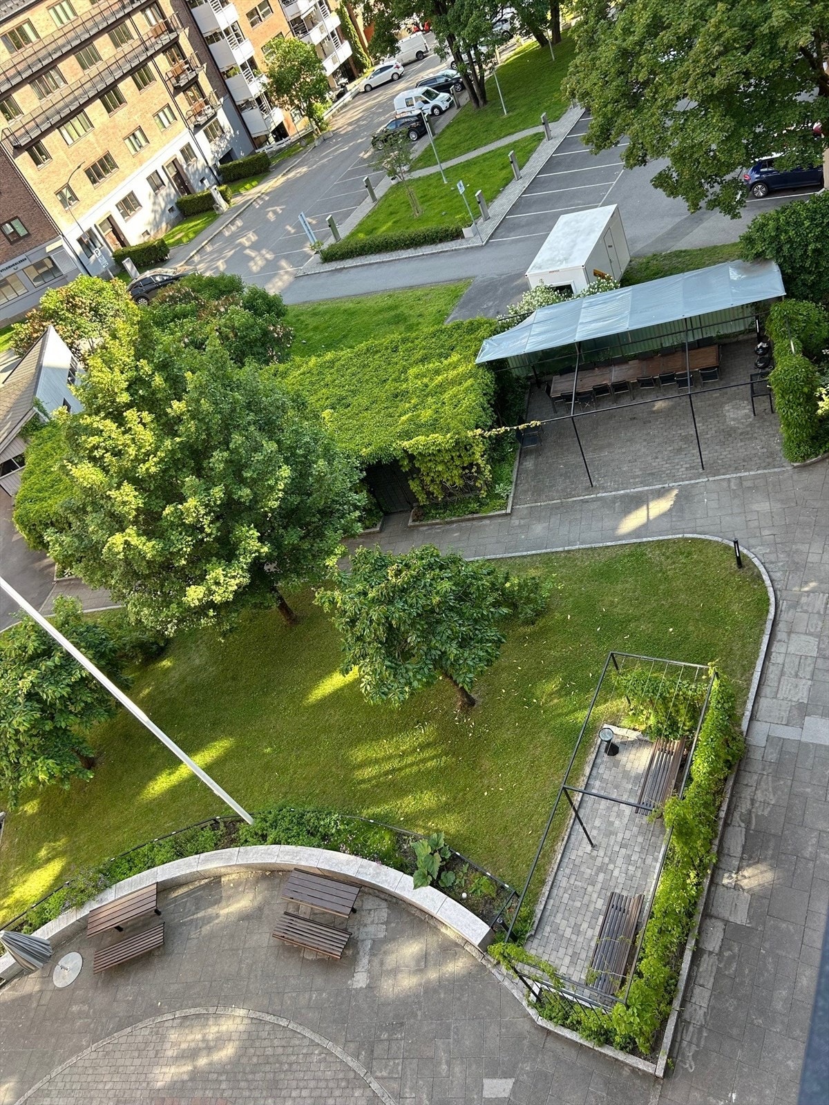 Grunerløkka med sitt yrende kafé- og uteliv ligger i behagelig gangavstand. Galleribilde