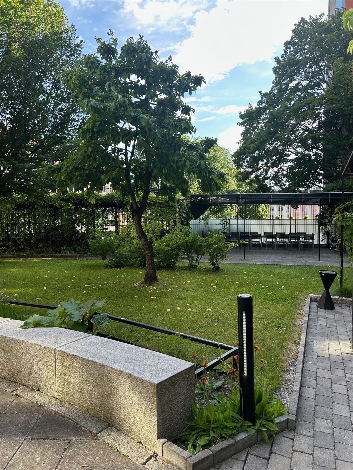 Leiligheten disponerer to boder, en på loftet på 6 m² og en i kjelleren på 3 m². Galleribilde