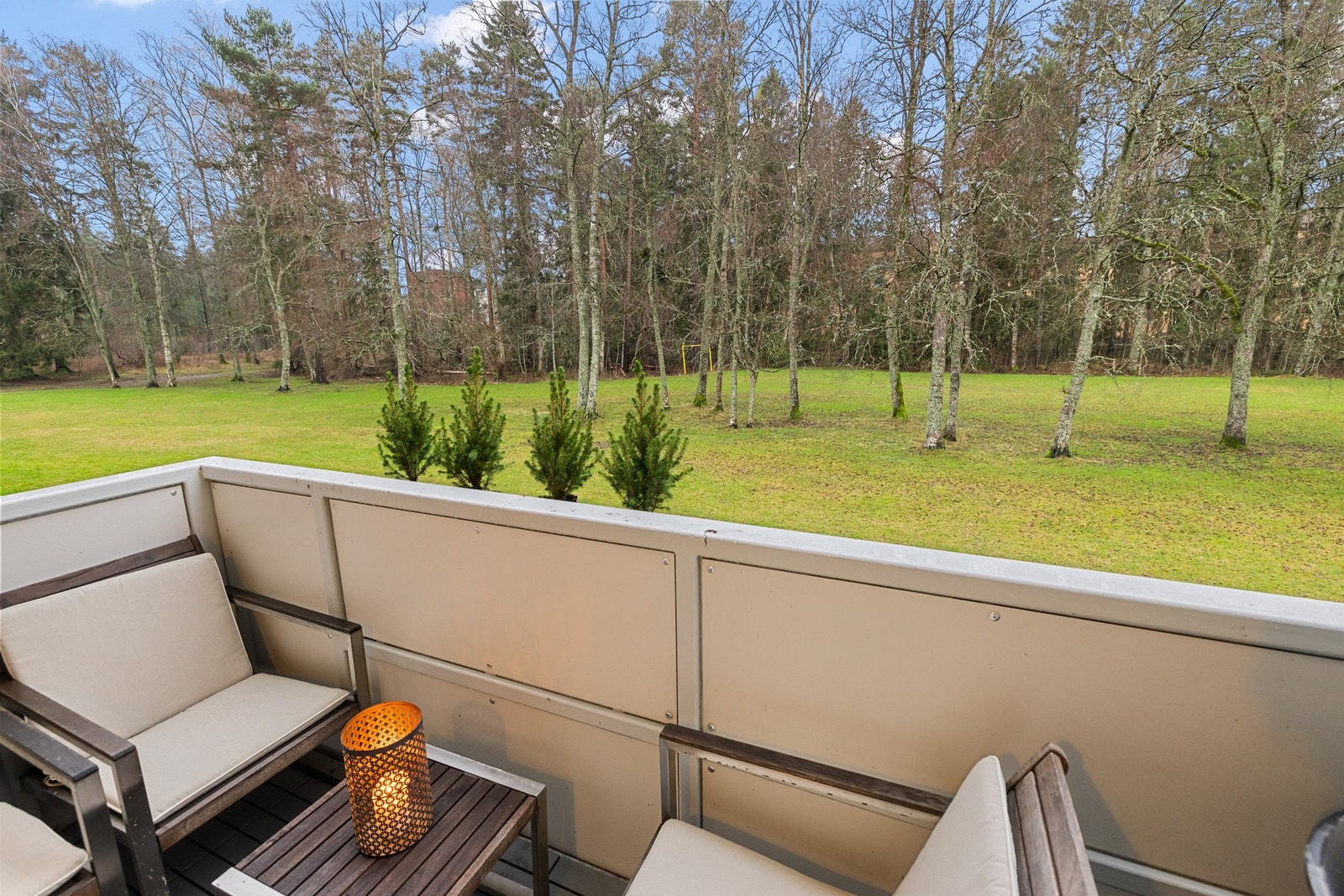 Leiligheten har flott utsyn over borettslagets grøntarealer. Galleribilde