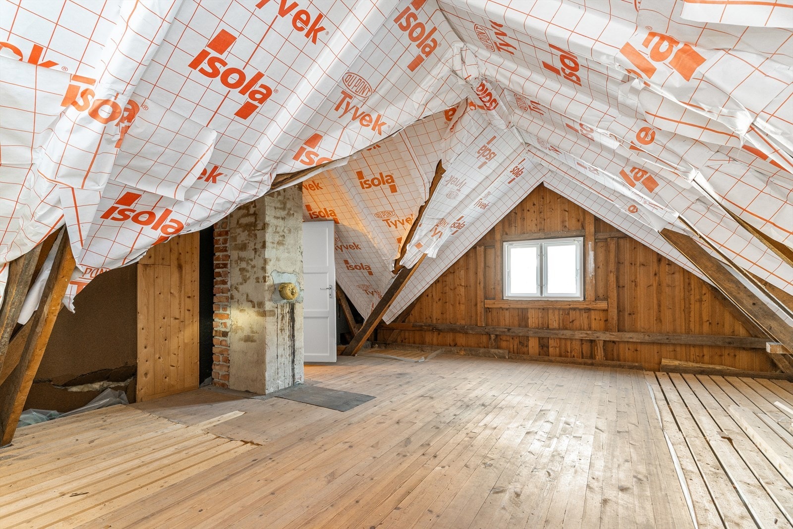 Uinnredet rom med potensialet Galleribilde