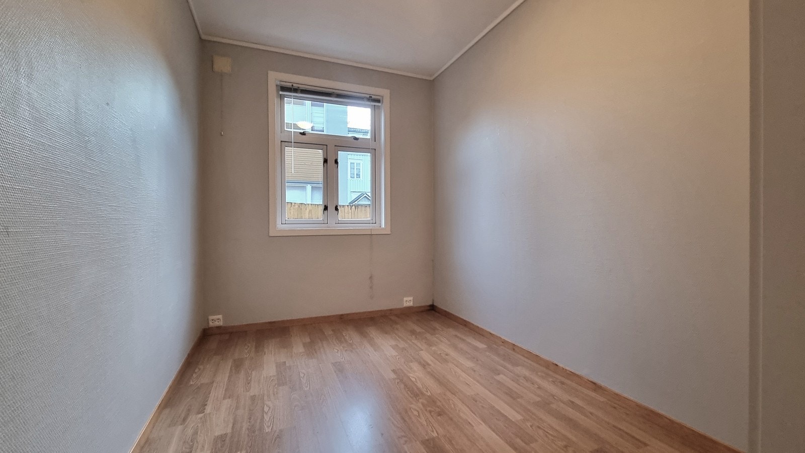 Soverom 2, innredet med garderobeskap Galleribilde