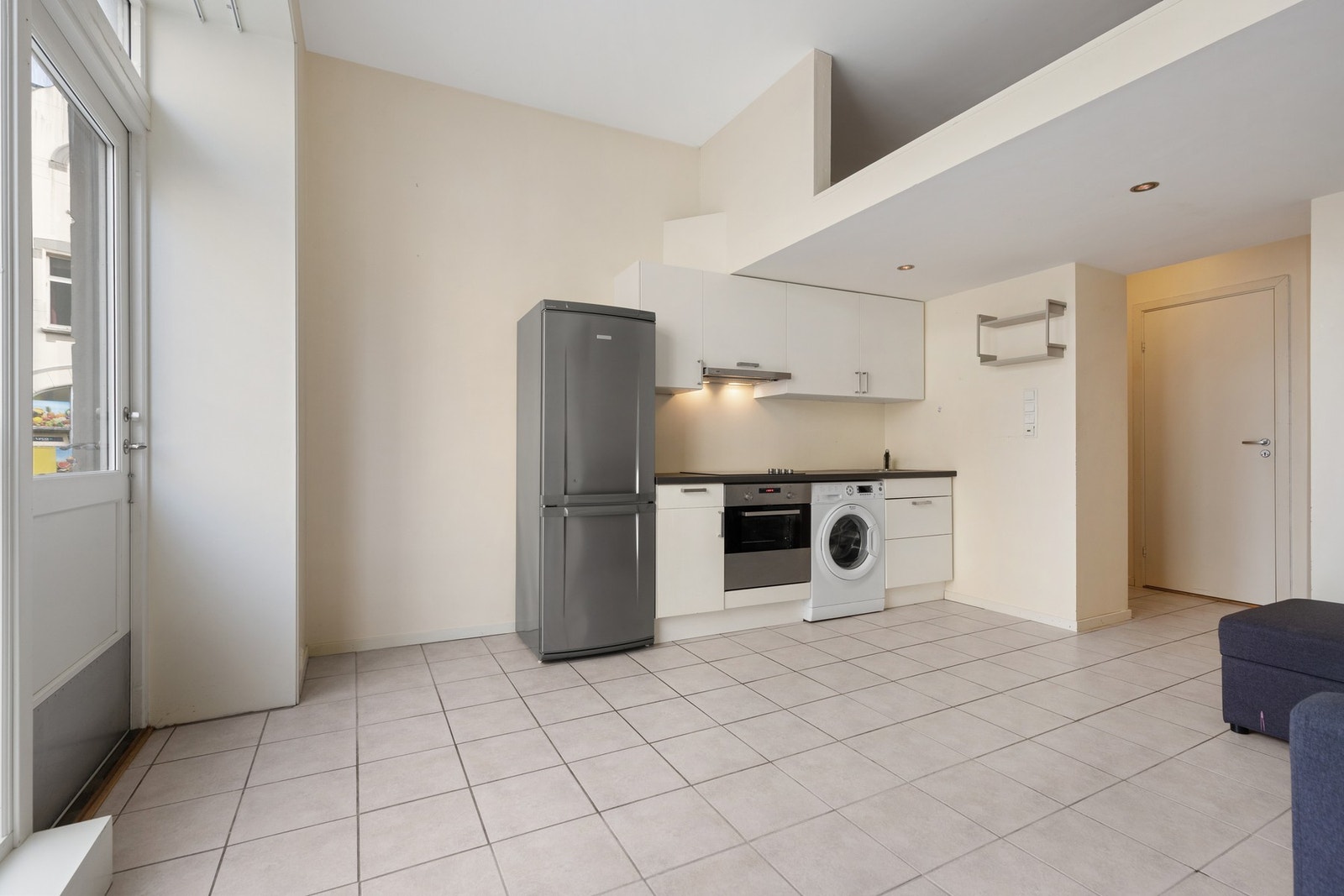 Kjøkken med løse hvitevarer. Galleribilde