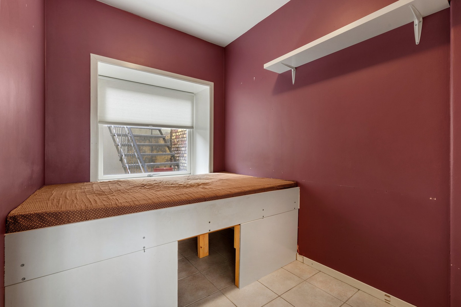 Sovealkove med god plass til dobbeltseng med tilhørende møblement. Galleribilde