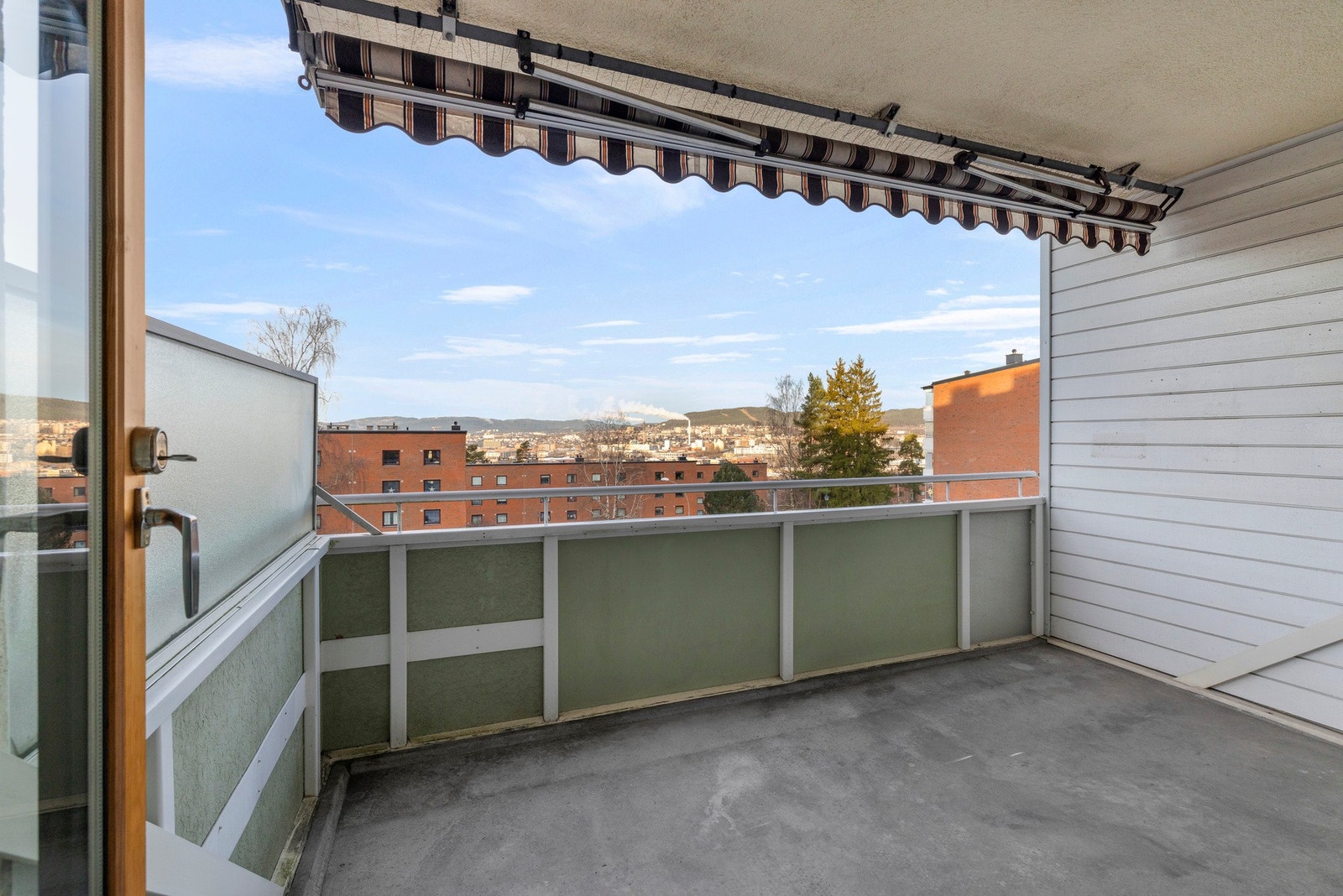 Leiligheten har en nordvestvendt balkong på ca. 9,3 m² med adkomst fra stuen Galleribilde