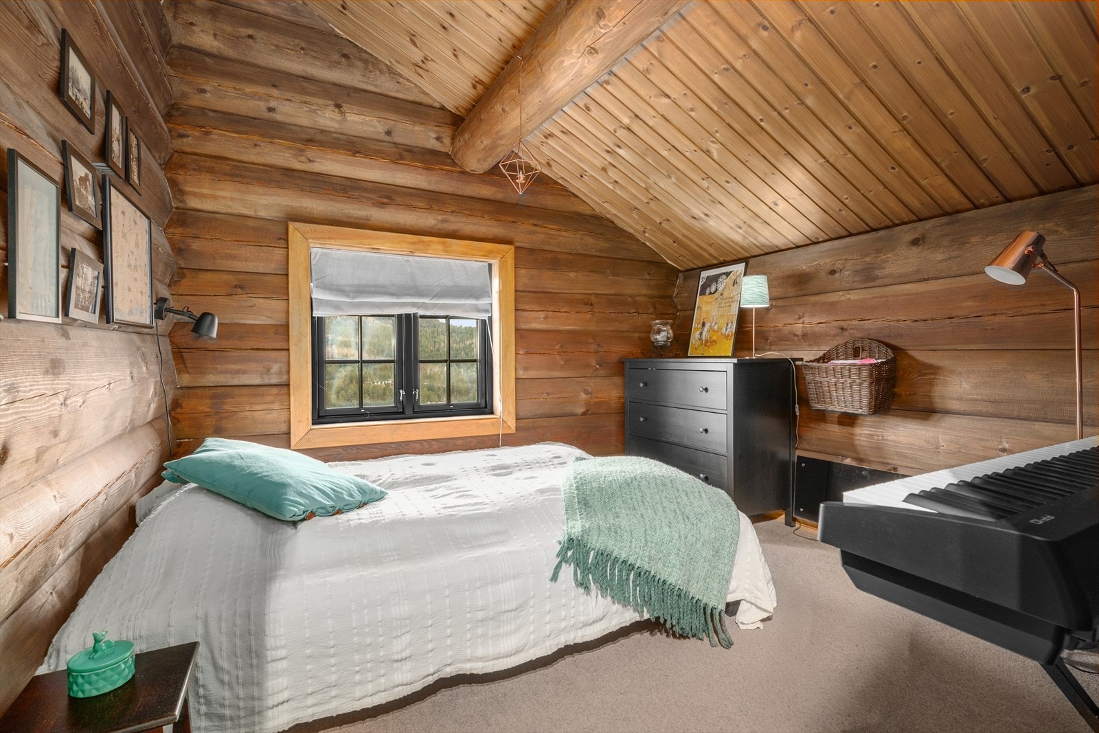 Soverommene er av god størrelse, med plass til både senger og annen mindre møblering. Galleribilde