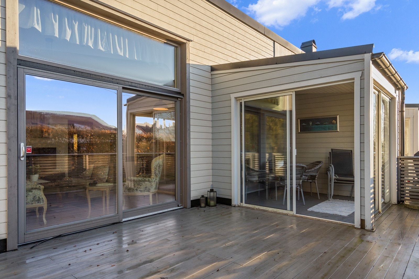 Fra terrassen er det adkomst til en innglasset hagestue på 7 m². Galleribilde