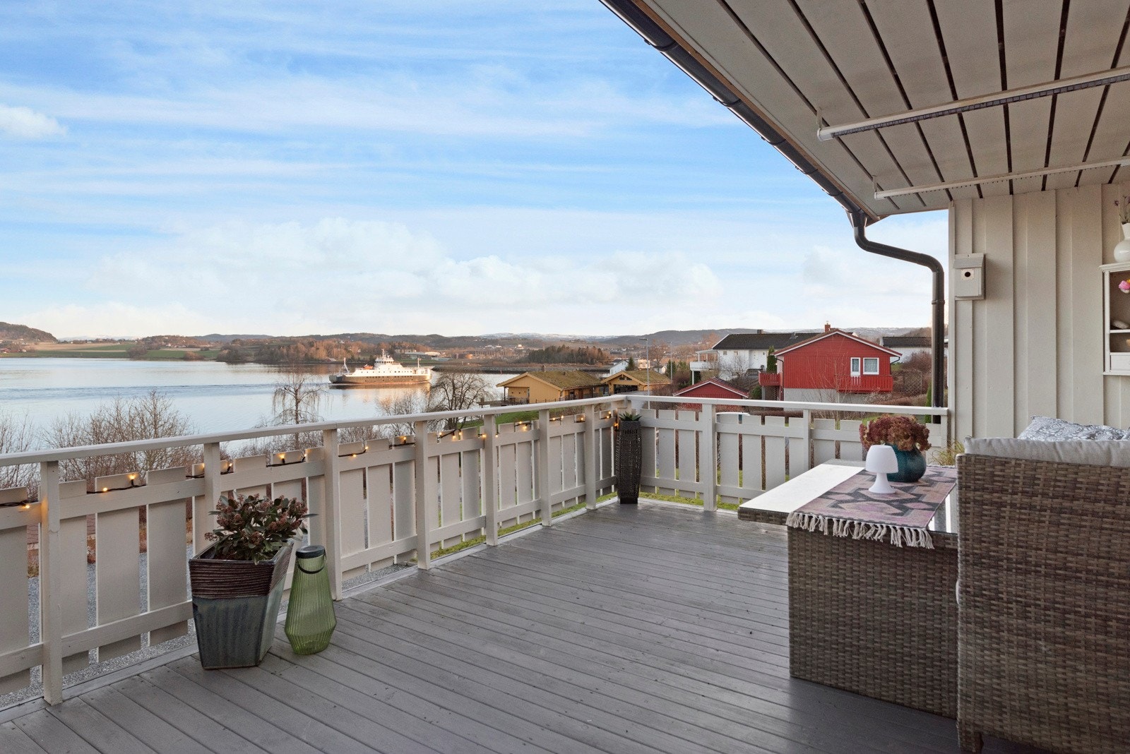 Terrasse med gode solforhold og fantastisk utsikt. Galleribilde