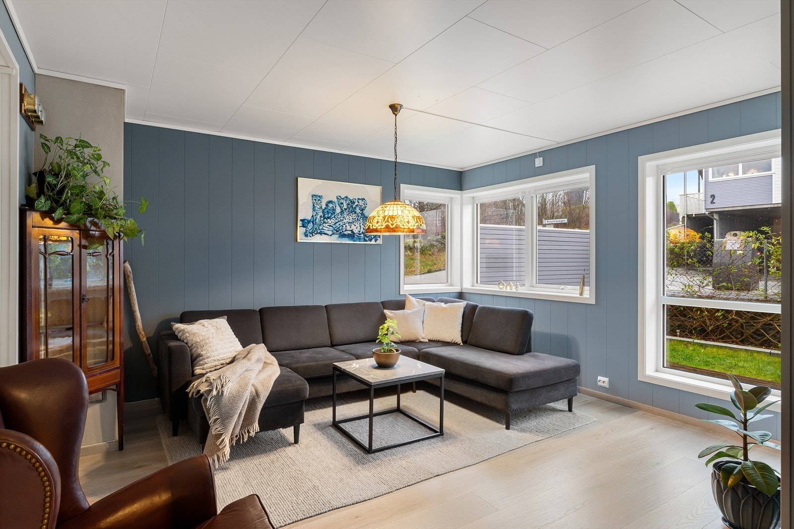 Stor stue som er enkel å møblere Galleribilde