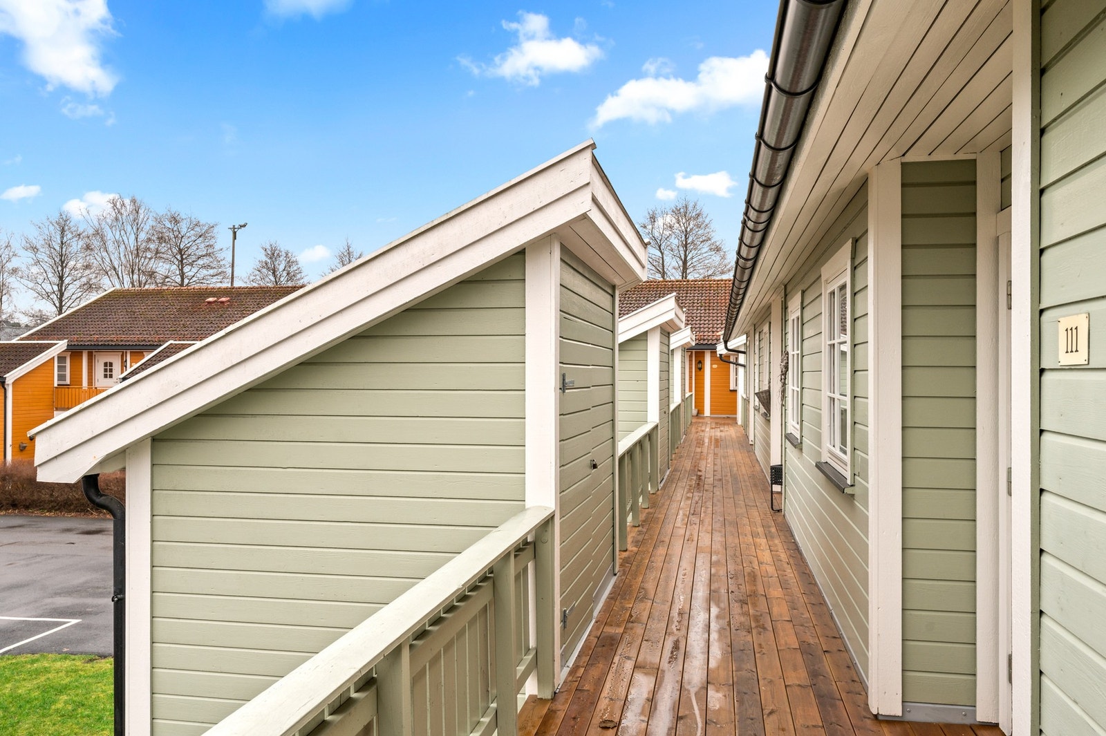 Leiligheten disponerer egen utvendig bod på ca. 5 m² med strømuttak, plassert rett utenfor inngangspartiet. Galleribilde