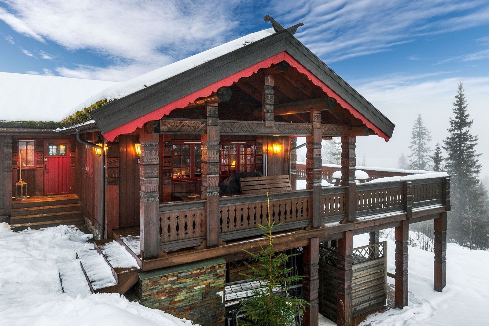 Hytta har en meget attraktiv beliggenhet på feltet, med ski inn og ski ut Galleribilde