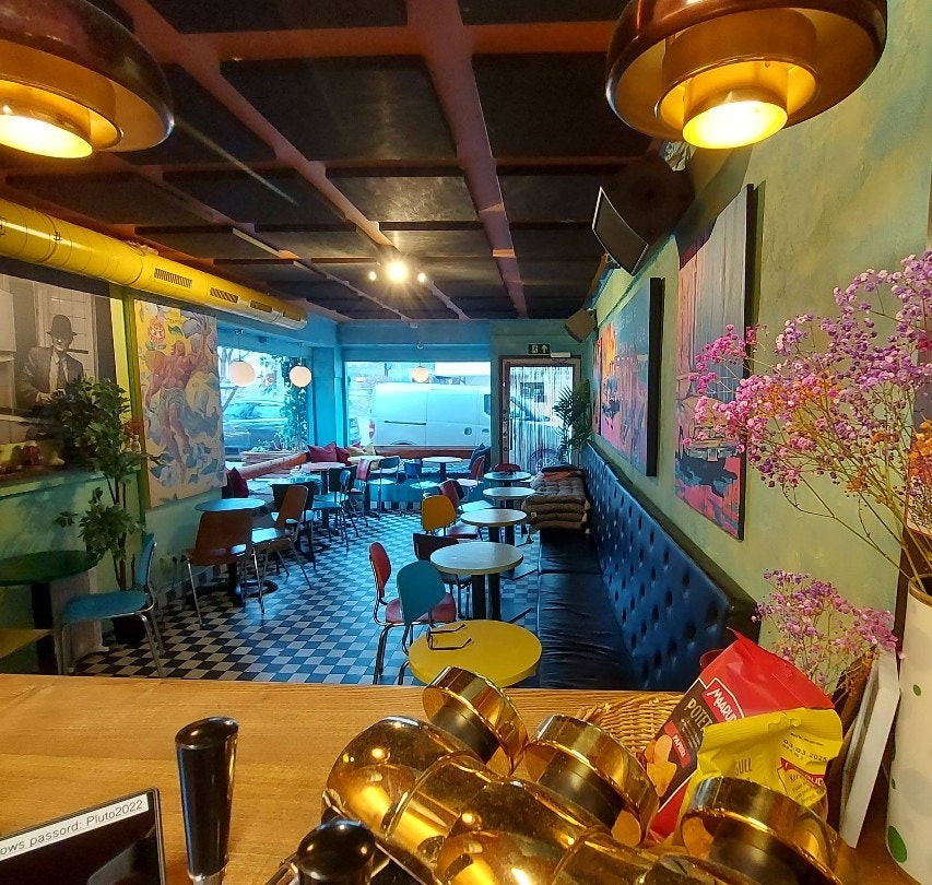 Art bar et livlig samlingssted Galleribilde