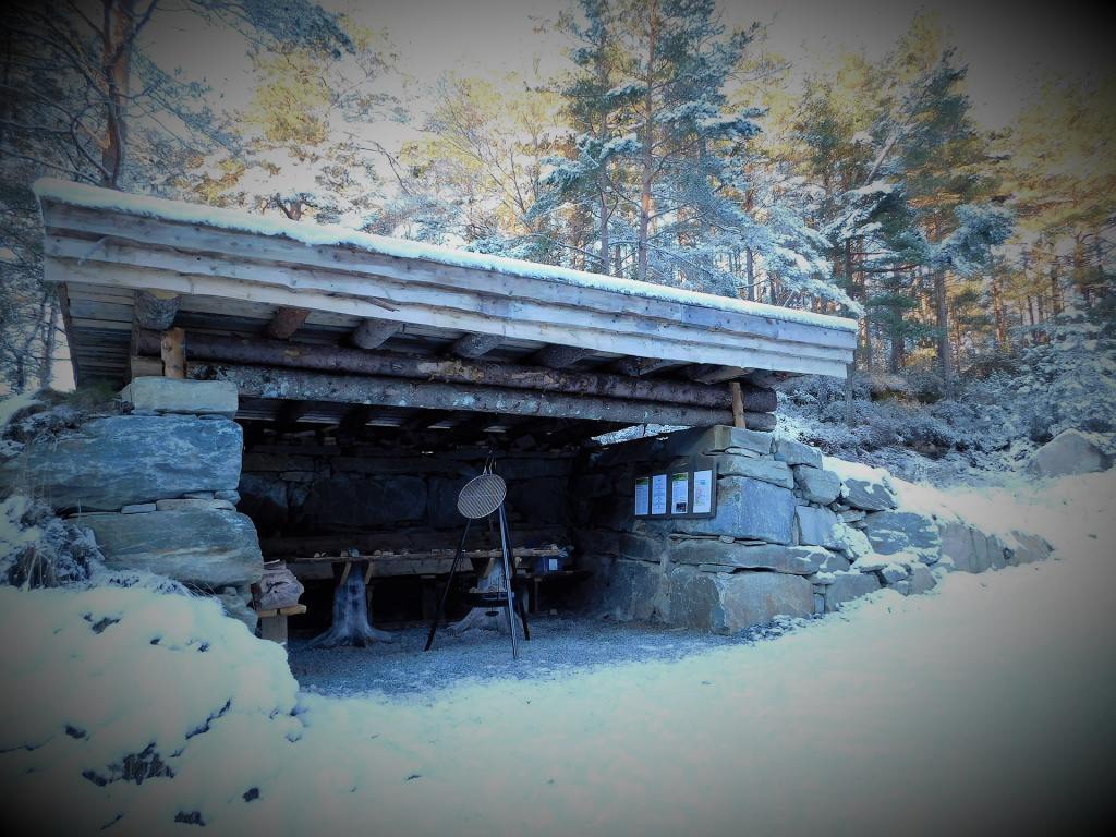 En av gapahukene på eiendommen Galleribilde