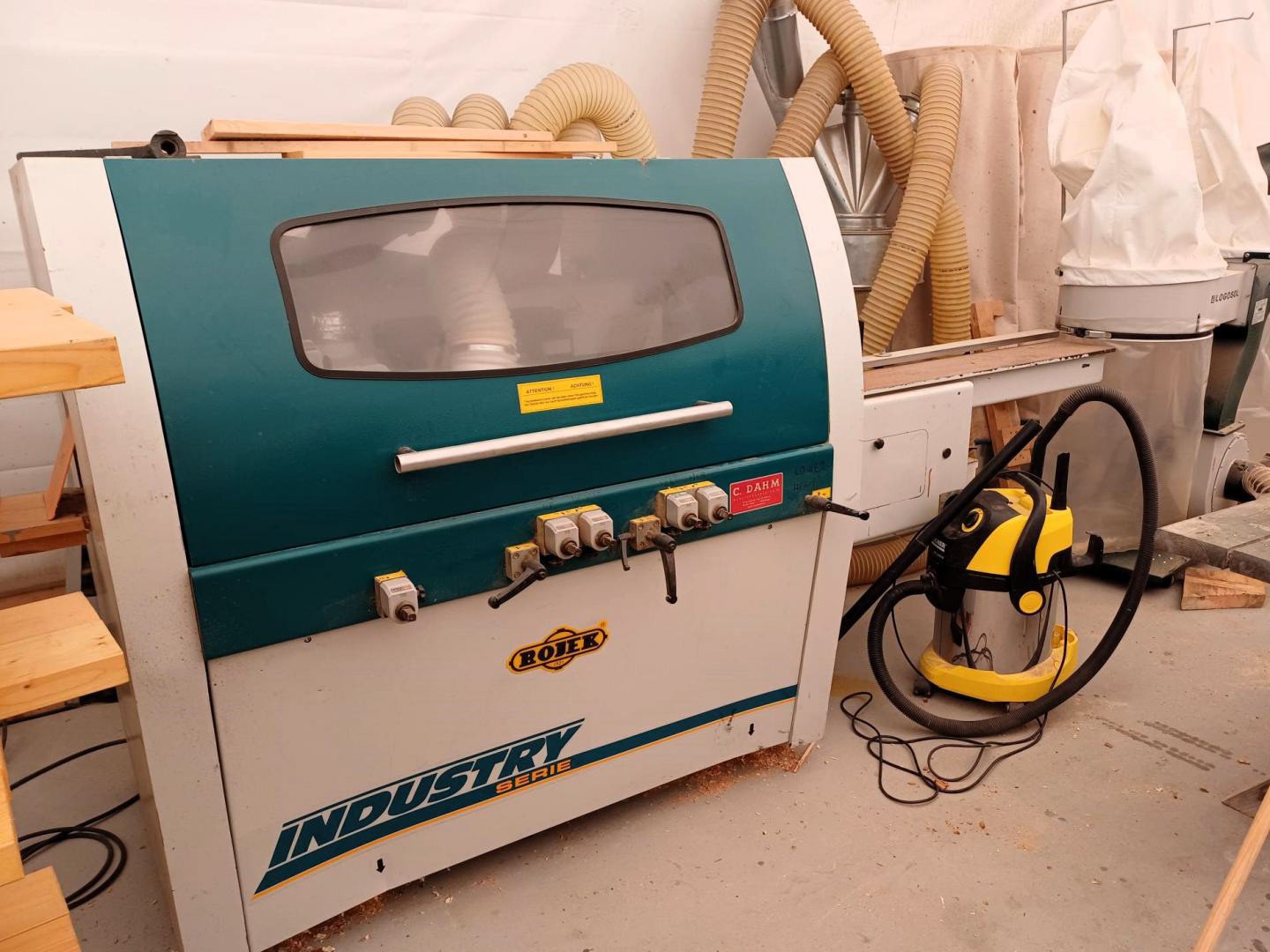 Rojek 4 kutter høvelmaskin. Høvler og/eller profilerer fire sider på en plank samtidig Galleribilde