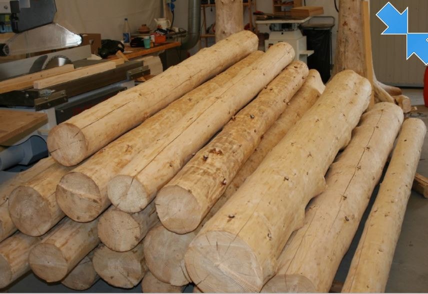 Halvfabrikata - rundstokkar til bruk som peilar er det god pris på sier selger. Galleribilde