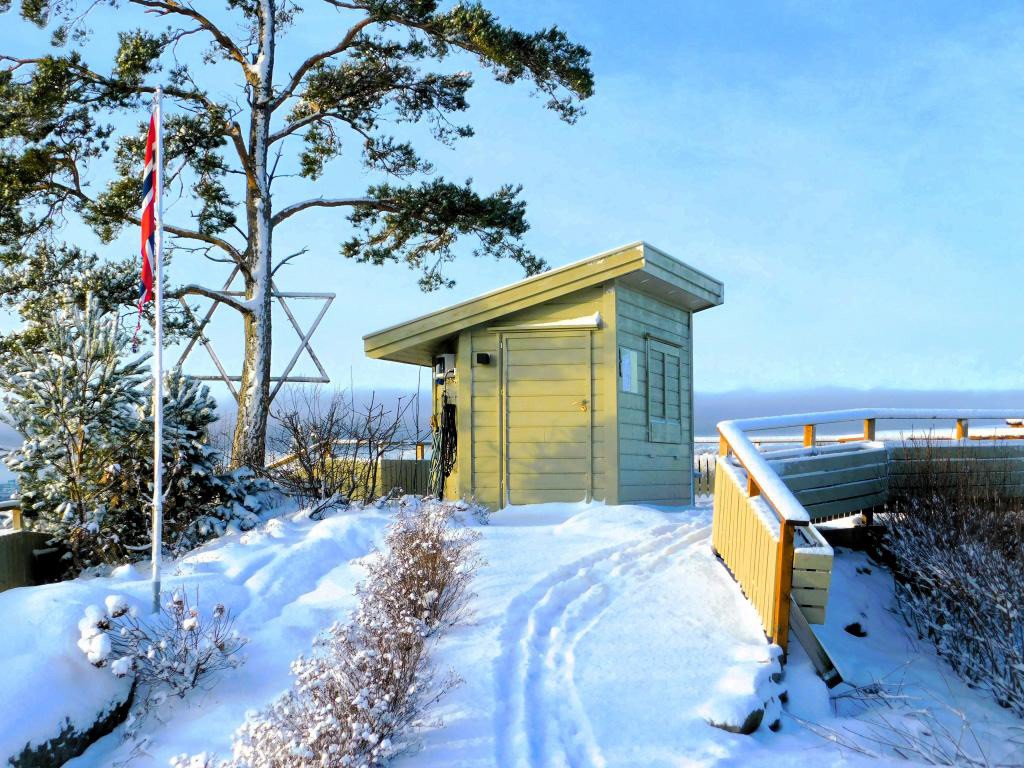 Kiosken på Gullhaug er livløs på vinteren. Men vakkert er det likevel her oppe. Galleribilde
