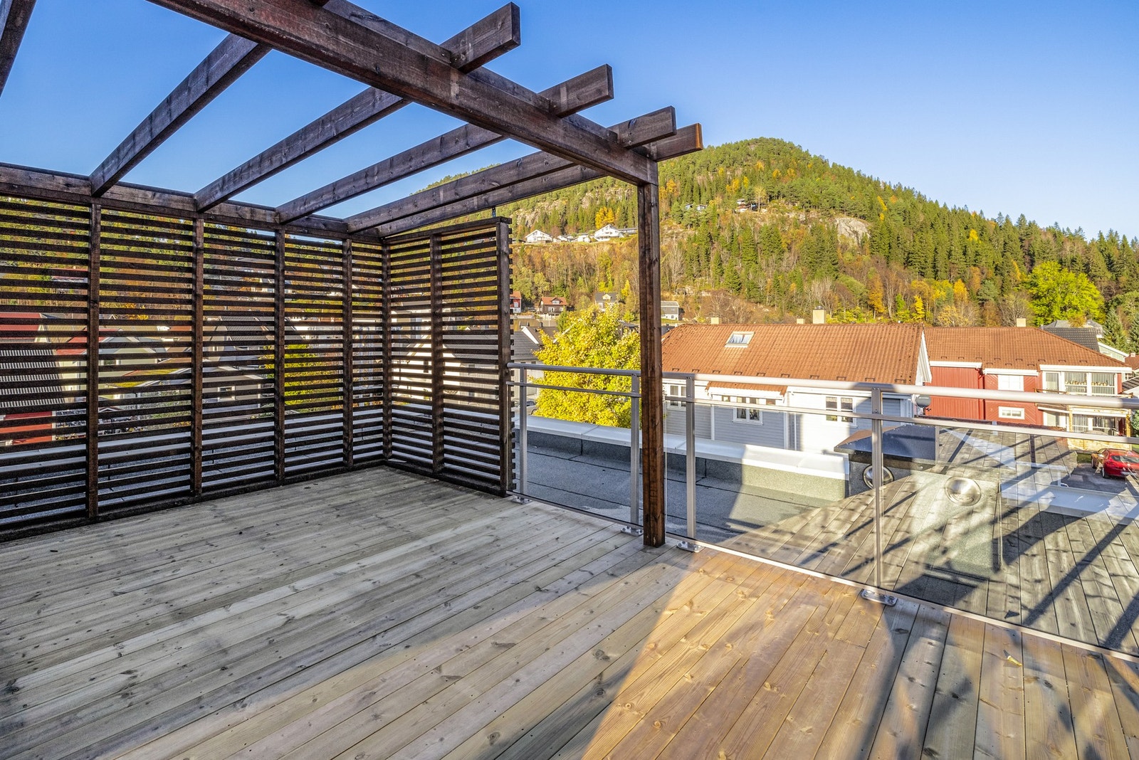 En privat og skjermet takterrasse som gir ro og fred midt i byen Galleribilde