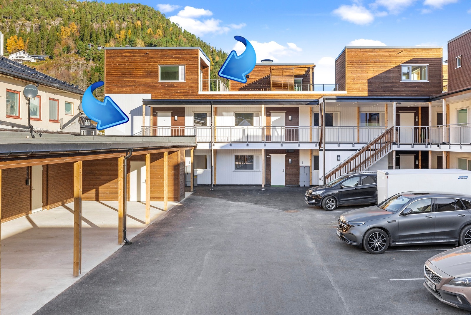 Leiligheten har biloppstillingsplass i carport med tilhørende bod Galleribilde