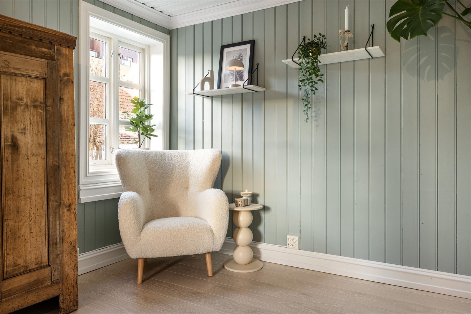 Perfekt plass for en koselig lenestol eller f.eks. en lekekrok for barna. Galleribilde