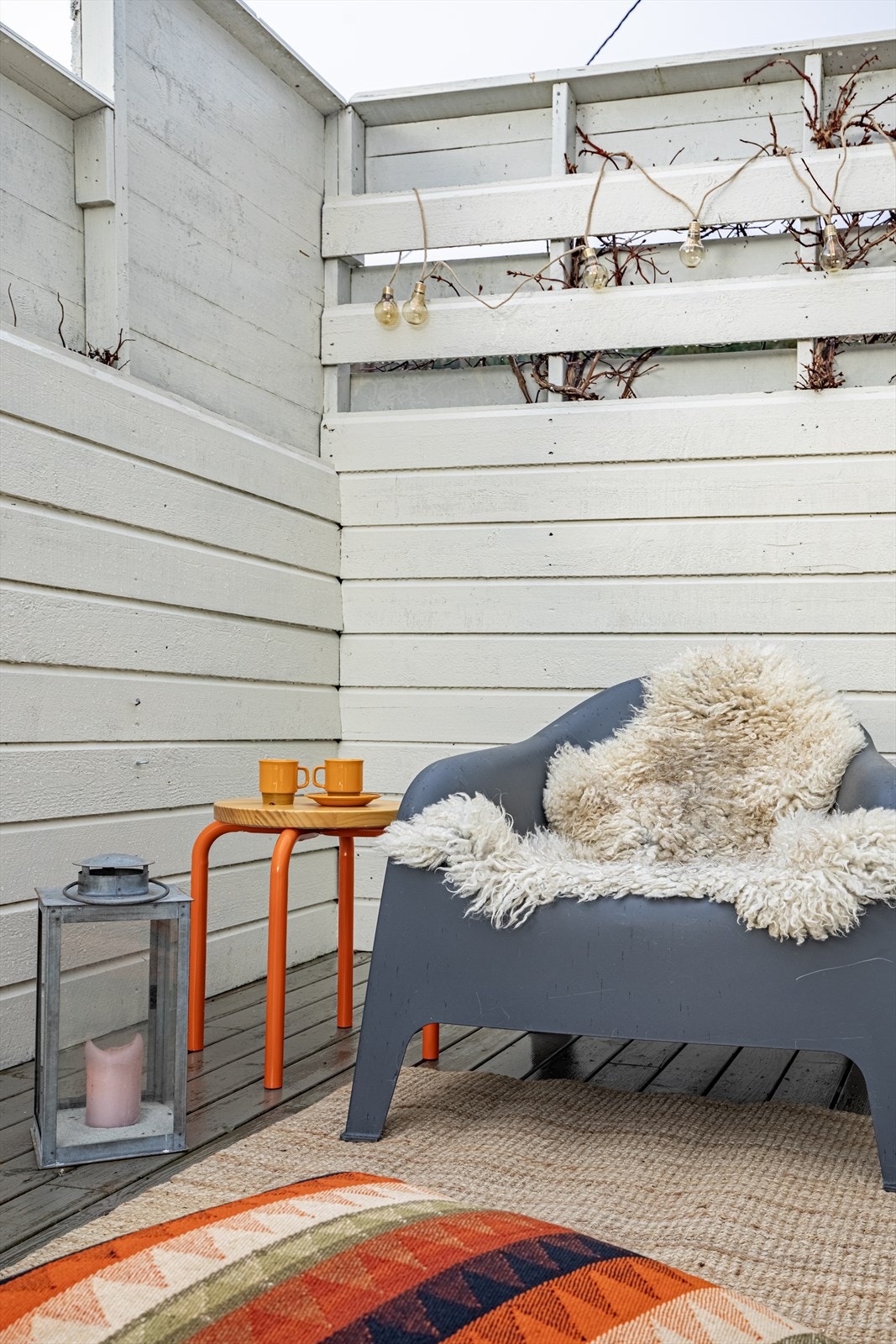 Skjermet veranda ved boligens hovedetasje på 28 m² med tilkomst fra gang i hovedetasjen Galleribilde