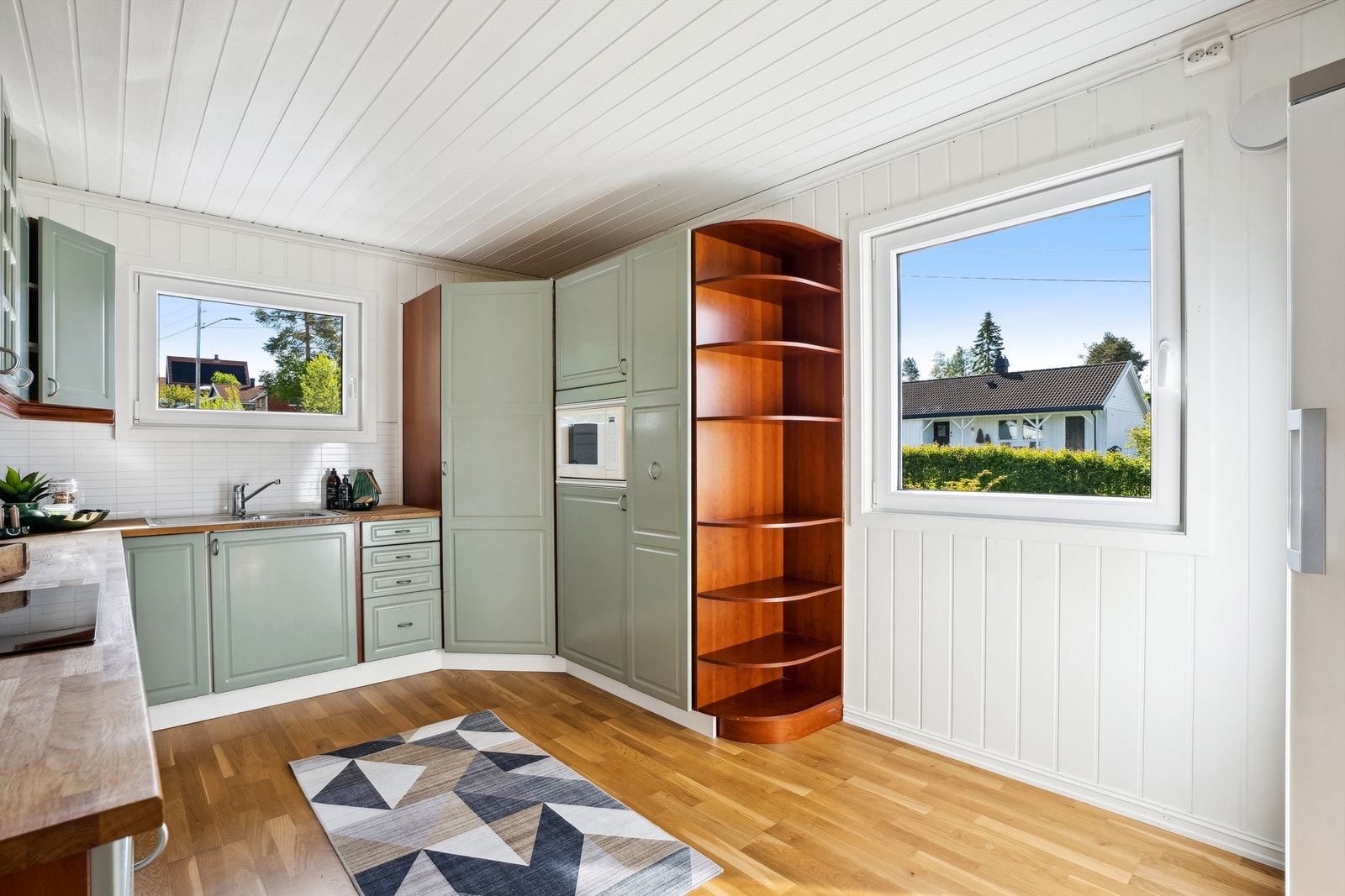 Her er det bra med skap-og benkeplass Galleribilde