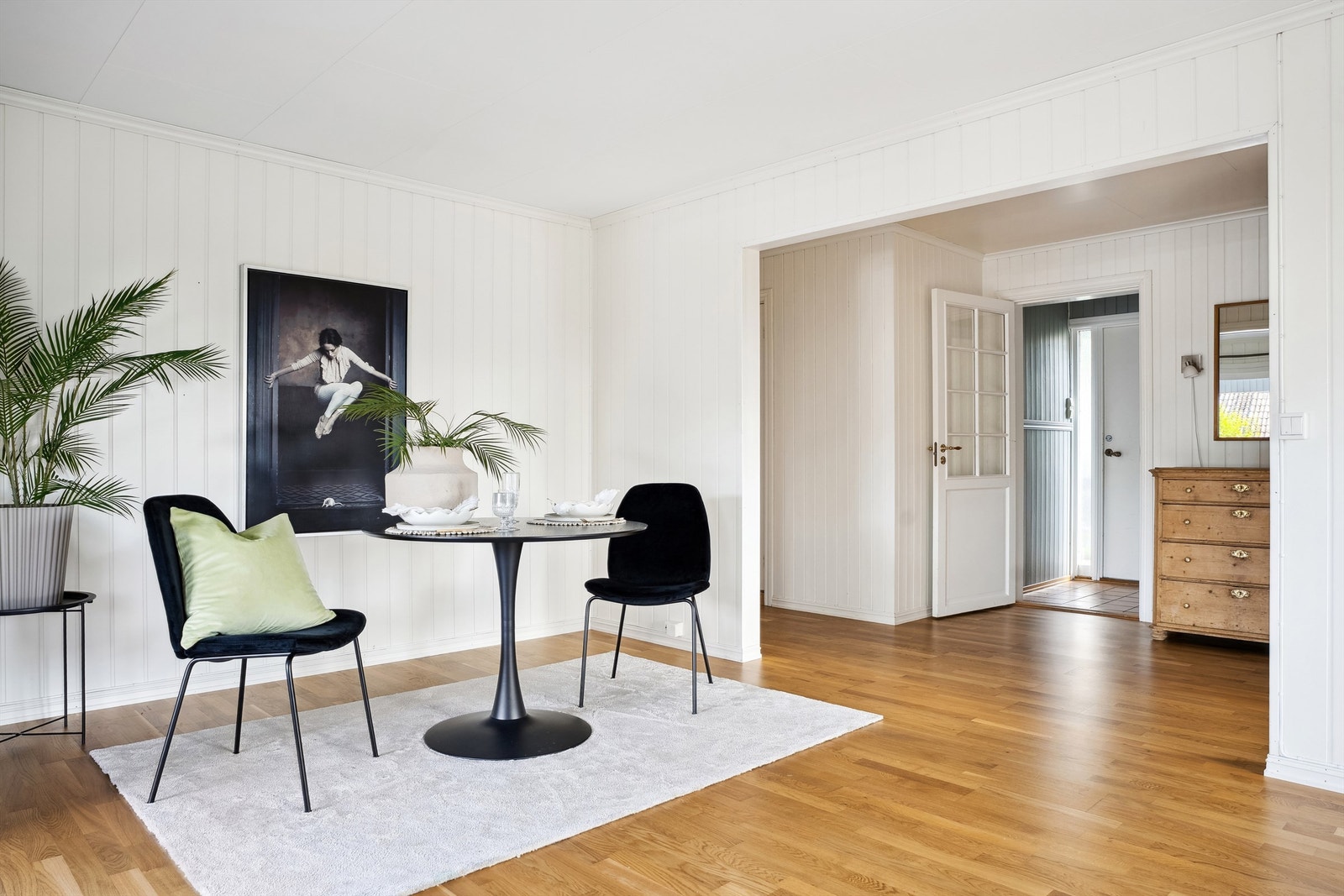 Åpent og luftig med tidløse farger Galleribilde