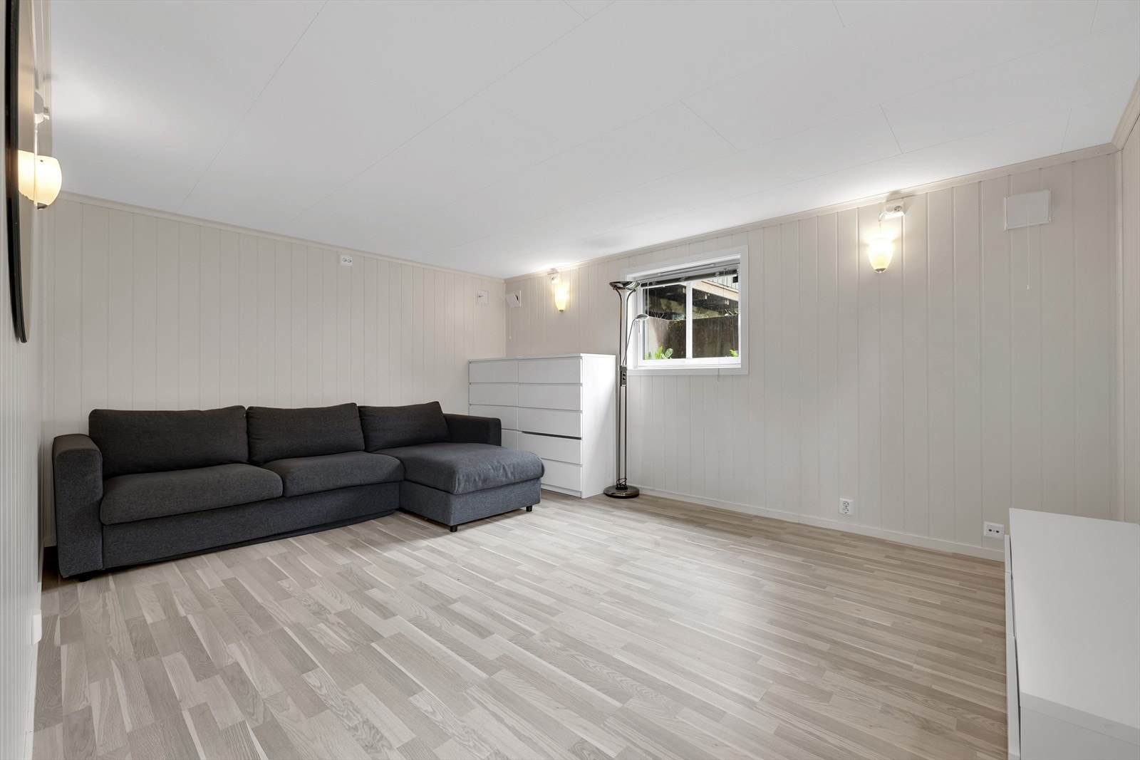 Lys og luftig stue i utleiedelen - attraktivt for både studenter og unge voksne. Galleribilde