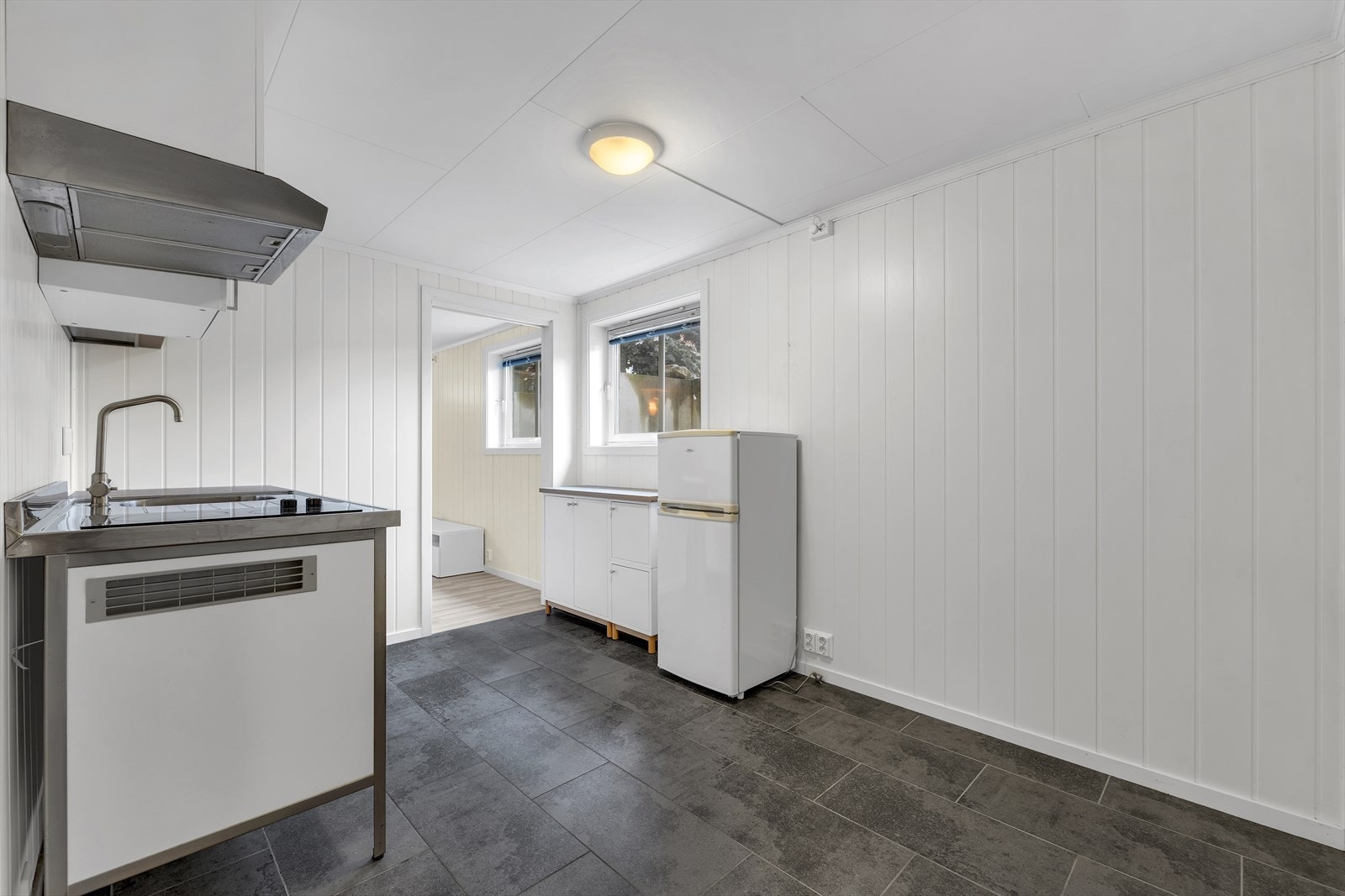 Effektiv kjøkkenløsning i utleiedelen - perfekt for leietaker. Galleribilde