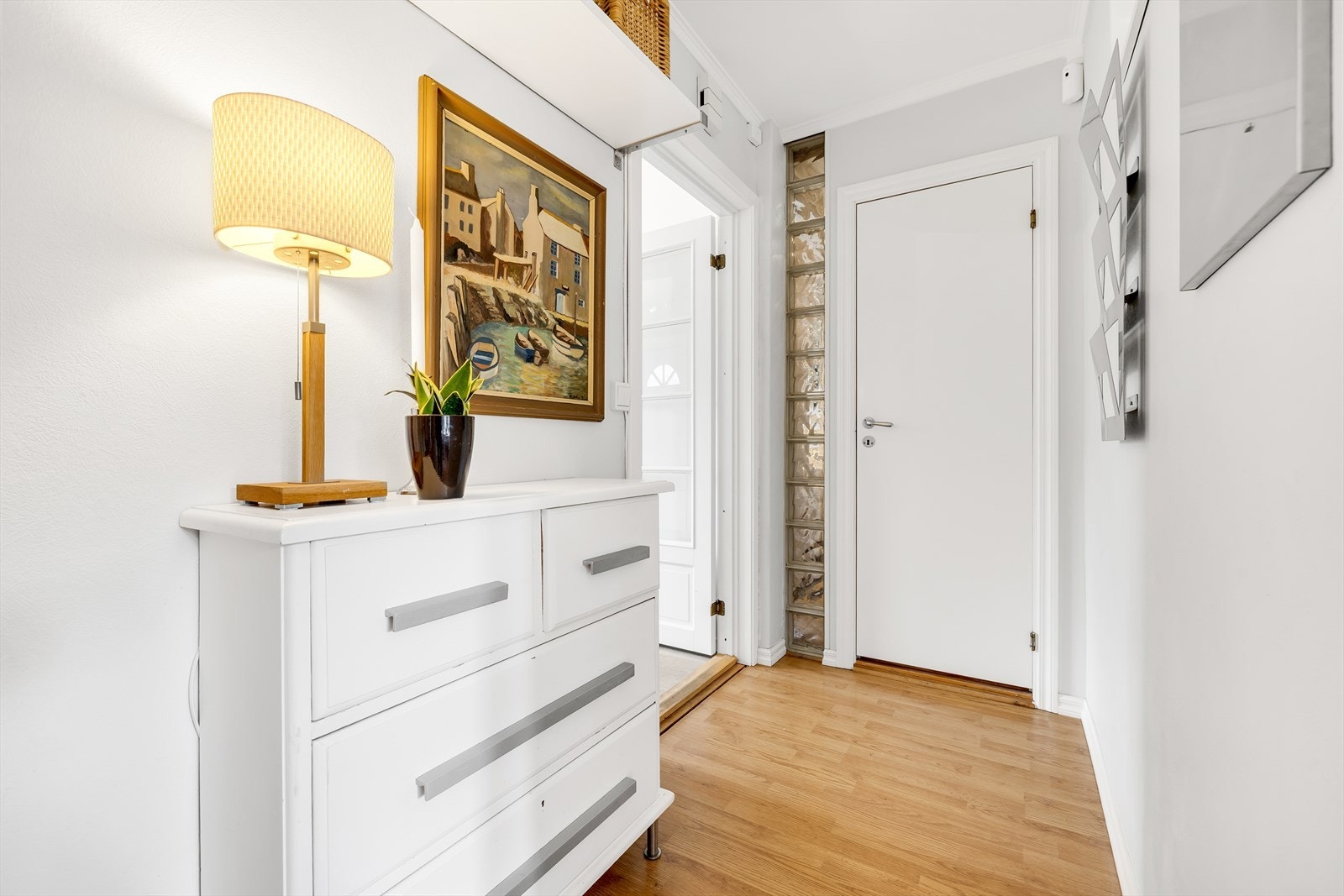 Gang med muligheter for praktiske løsninger. Galleribilde