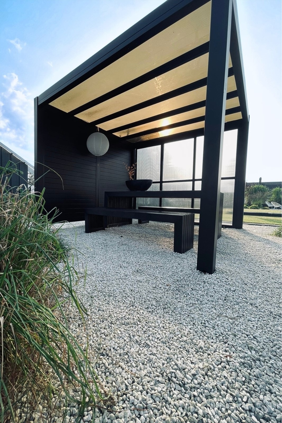 Her samles folk slik man alltid har gjort - rundt bordet - bare med et litt mer moderne uttrykk.g Galleribilde