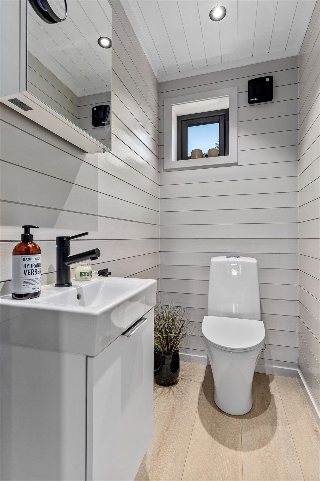 Toalettrom i hovedetasjen Galleribilde