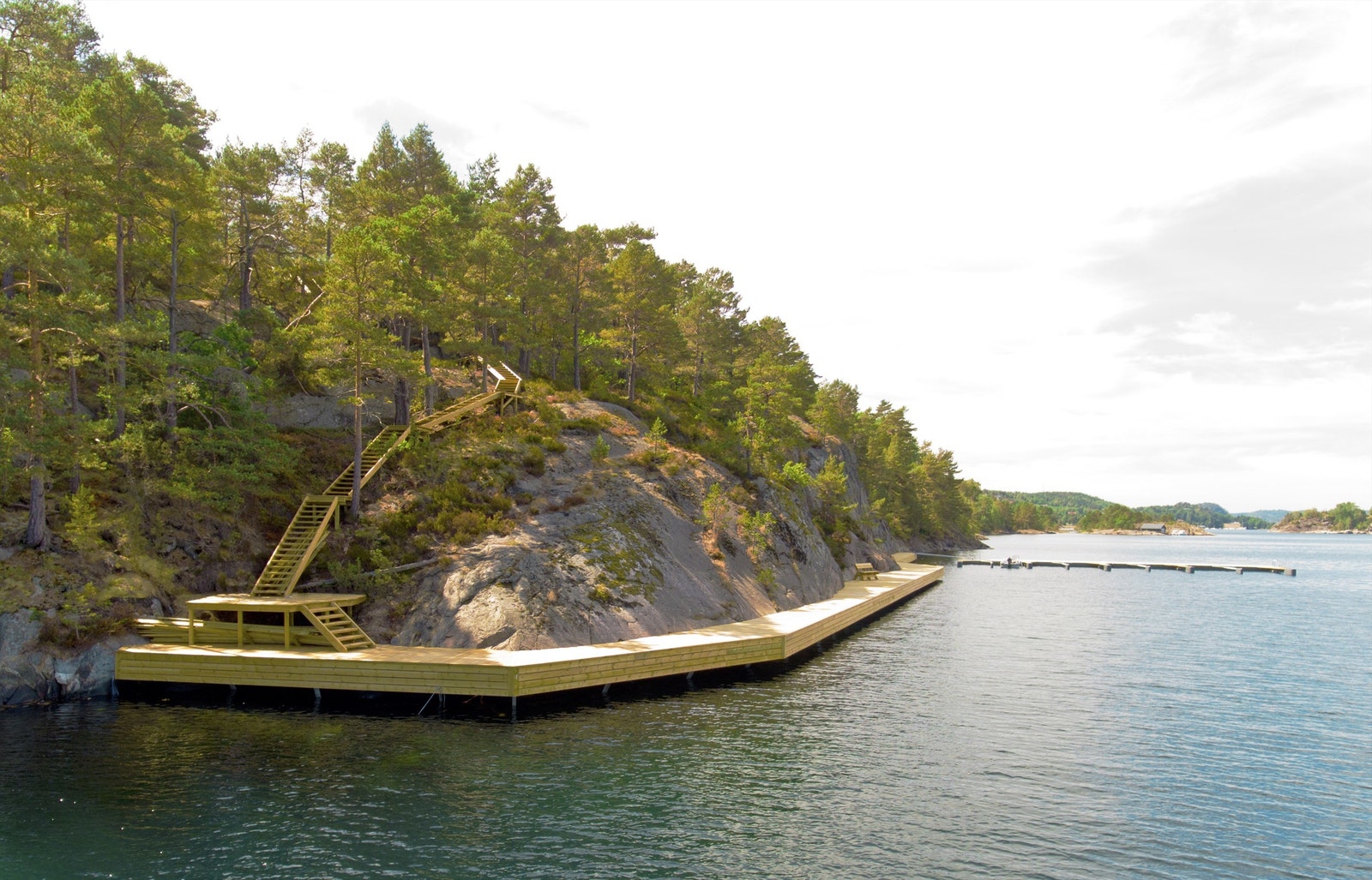 Godt opparbeidet bryggeanlegg hvor det i dag er tre flytebrygger med utriggere Galleribilde