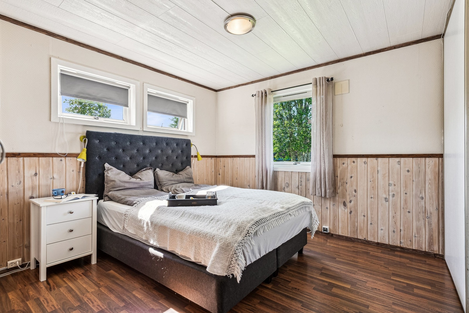 Hovedsoverom med plass til dobbeltseng og garderobeløsning. Galleribilde