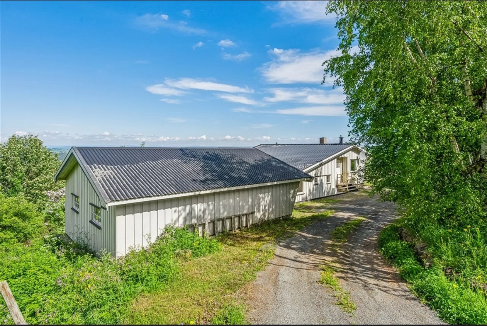 Beliggenheten er landlig, med kort vei til Skreia sentrum for daglige servicebehov. Galleribilde