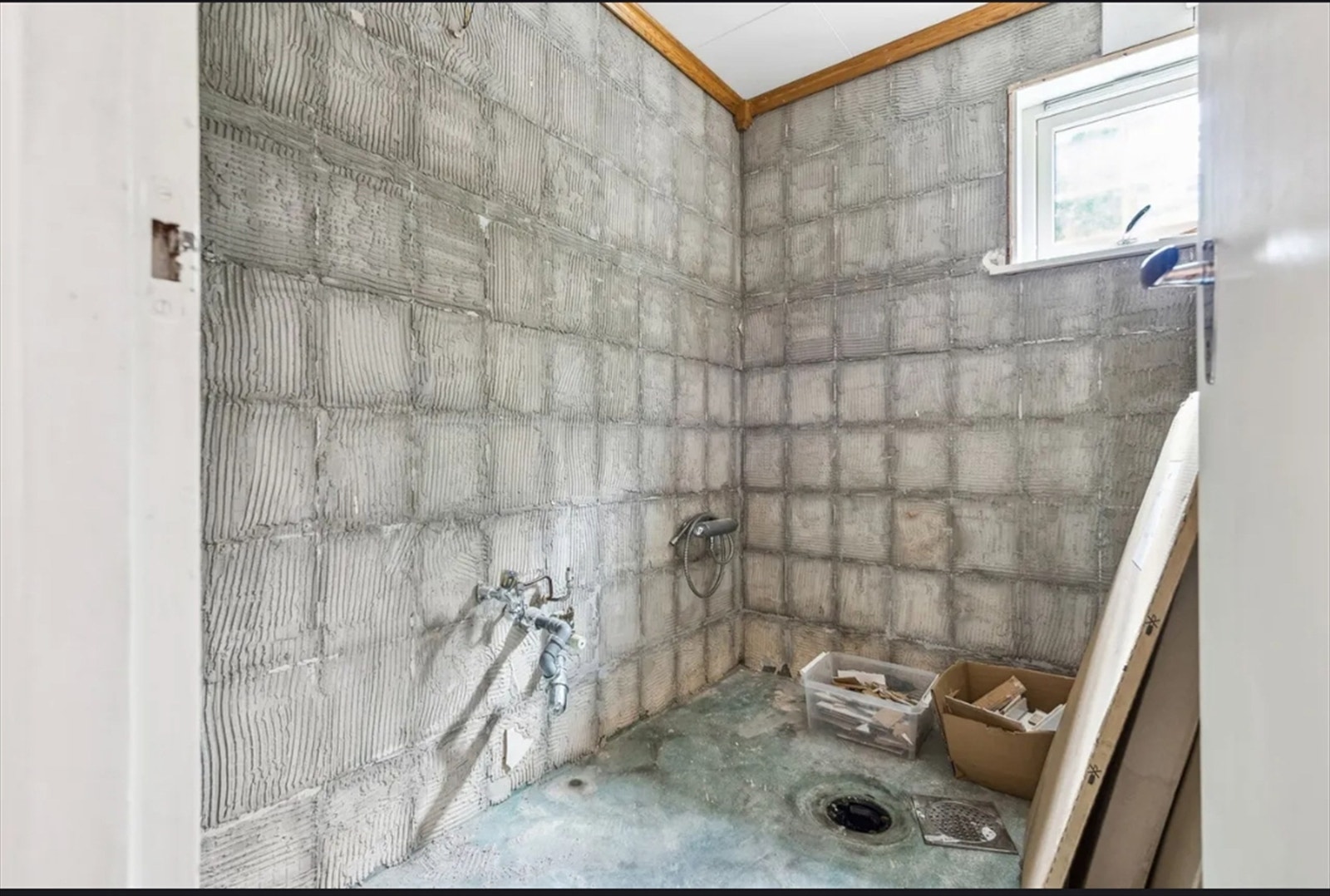 Et rom er klargjort for ferdigstilling som vaskerom eller et ekstra bad i 1. etasje Galleribilde