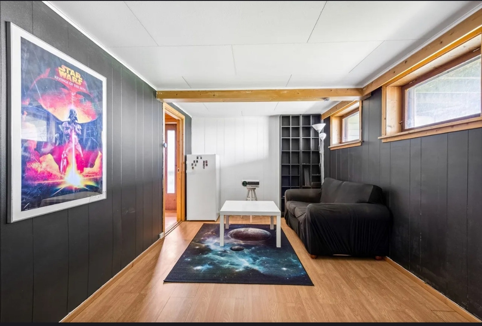 I underetasjen finner du en ekstra stue, som gir fleksibilitet for familien. Galleribilde