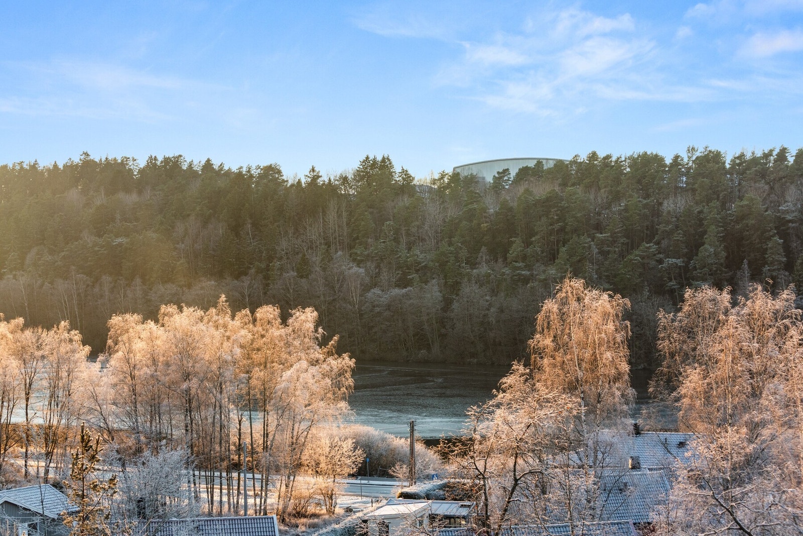 Balkongen har nydelig utsikt mot Østensjøvannet Galleribilde