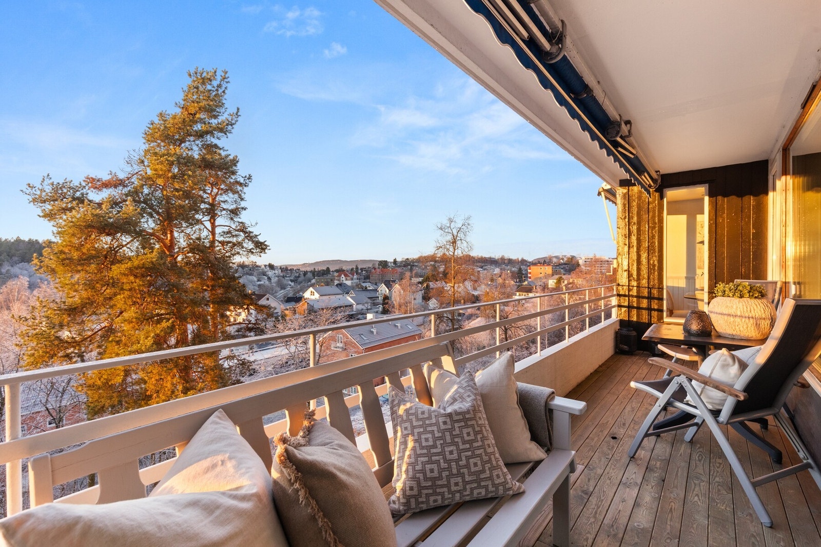 2 solrike balkonger på totalt 23 kvm med nydelig utsikt. Galleribilde