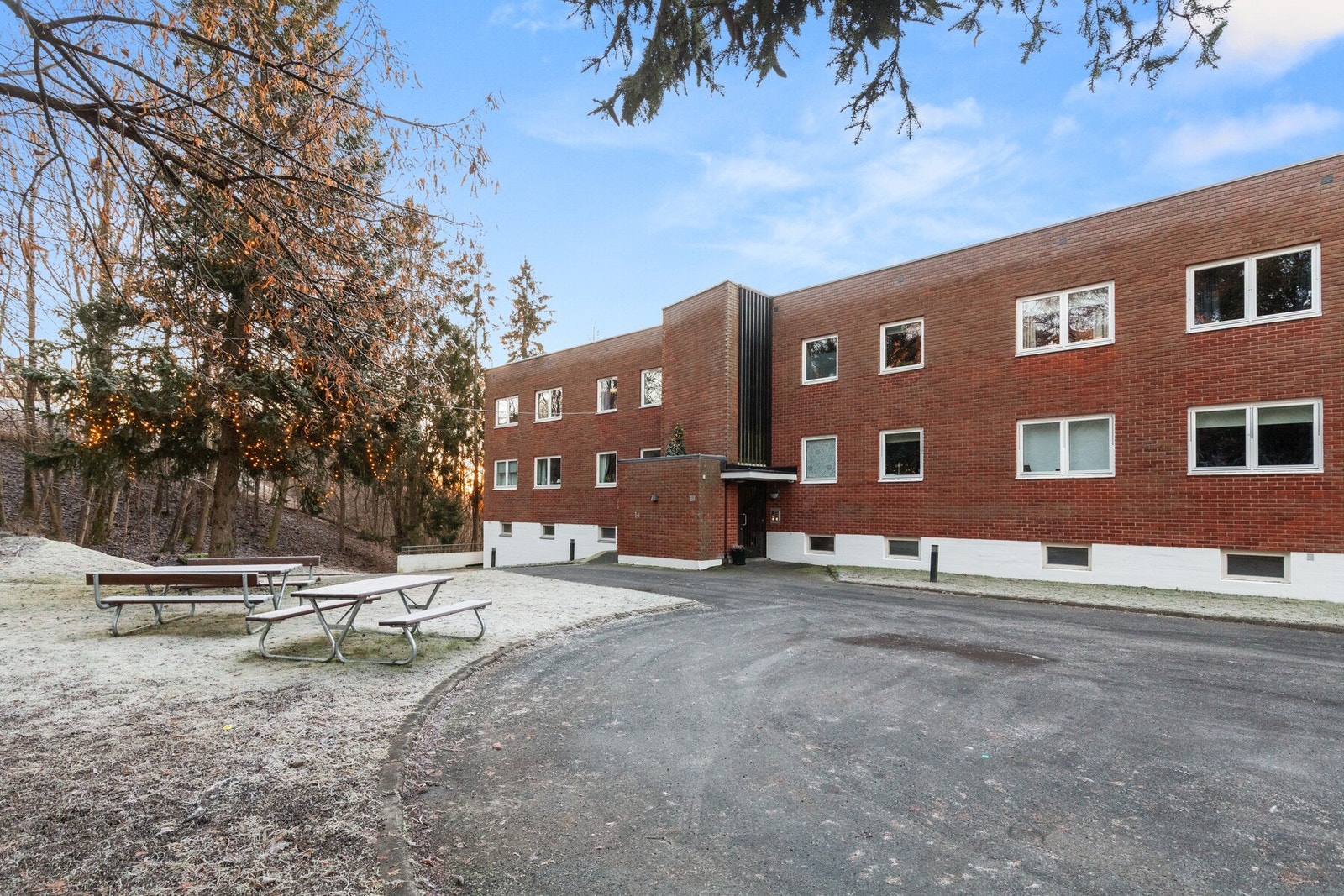 Boligen ligger fint til innerst i blindvei. Galleribilde