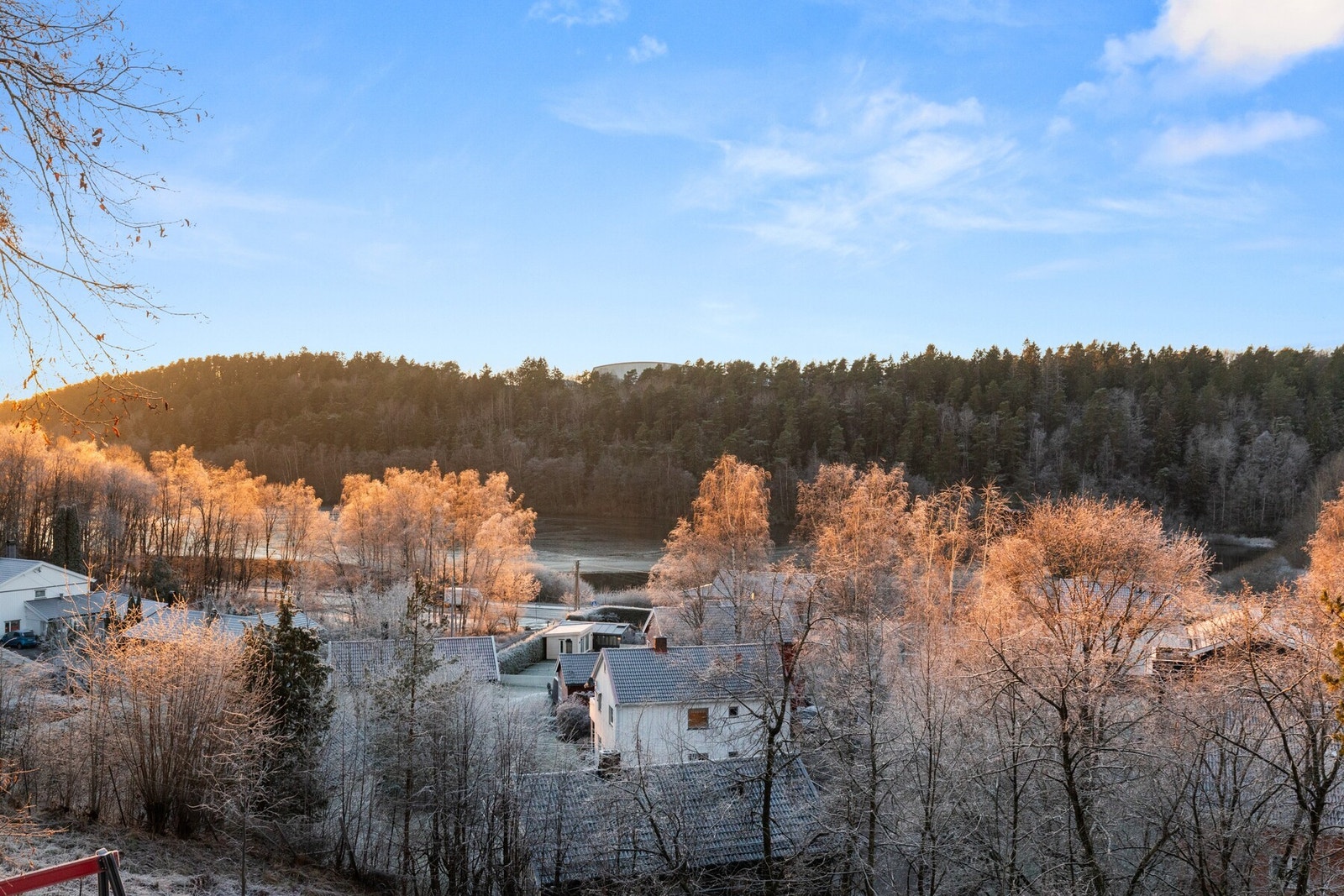 Nydelig beliggenhet med utsikt til Østensjøvannet. Galleribilde
