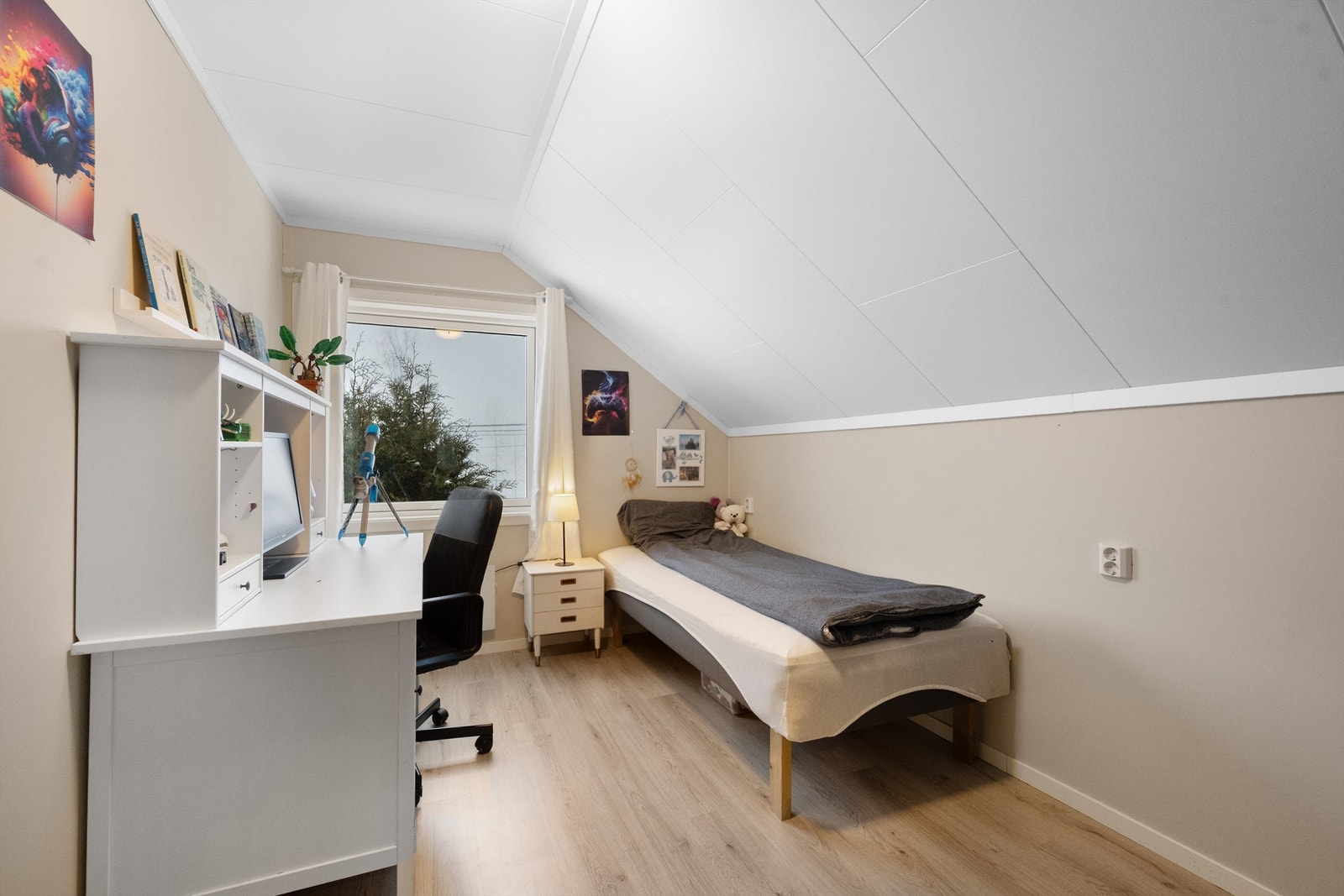 Soverommene i andre etasje har en god størrelse og er enkle å møblere. Galleribilde